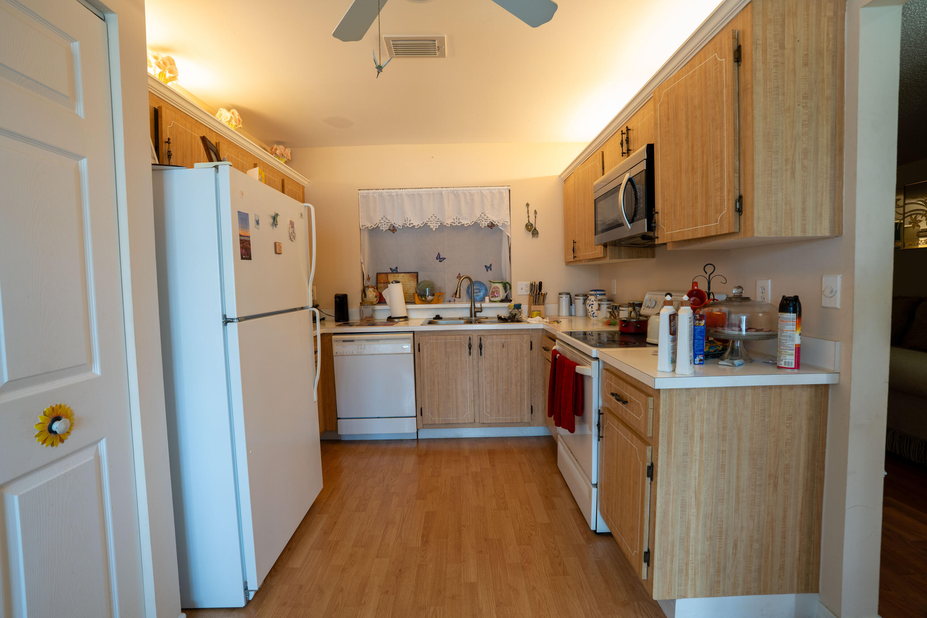 6121 Rainbow Circle Property Photo 7