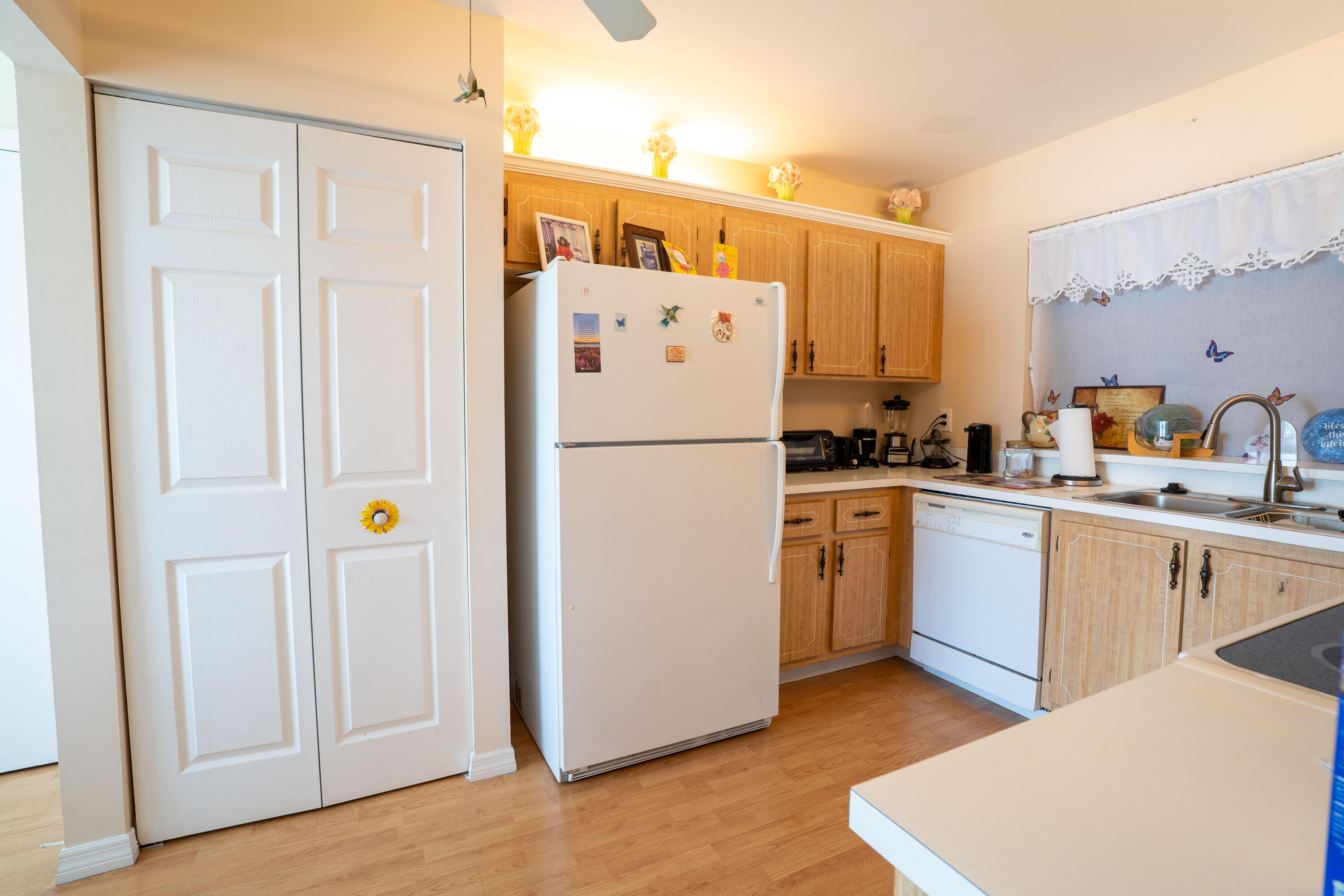 6121 Rainbow Circle Property Photo 8