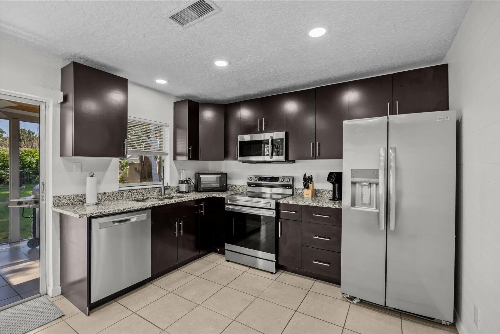 1549 Se Minorca Avenue Property Photo 10