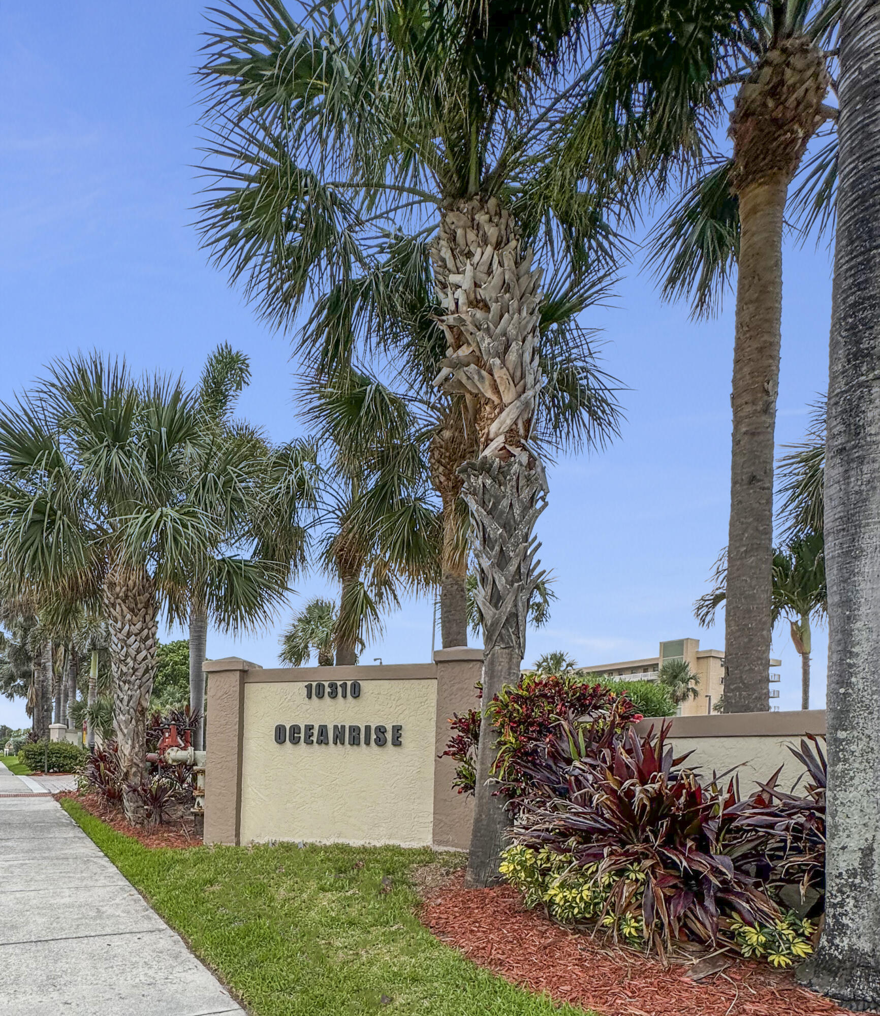 10310 S Ocean Drive 405 Property Photo 11