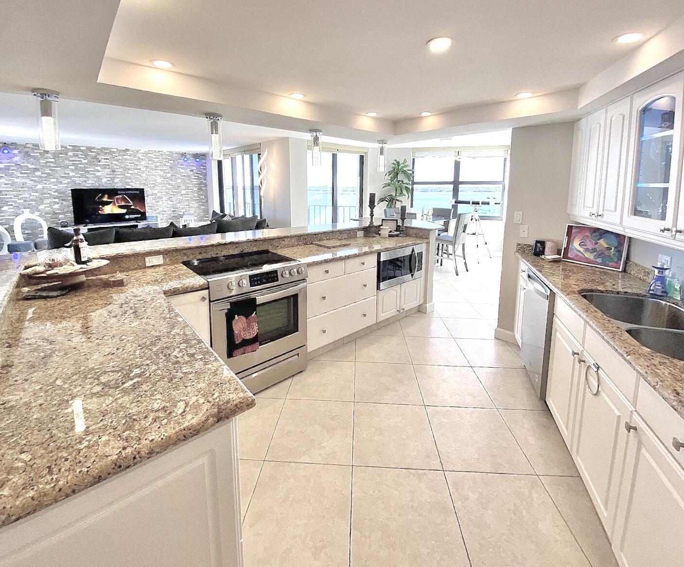 5420 N Ocean Drive 906 Property Photo 1