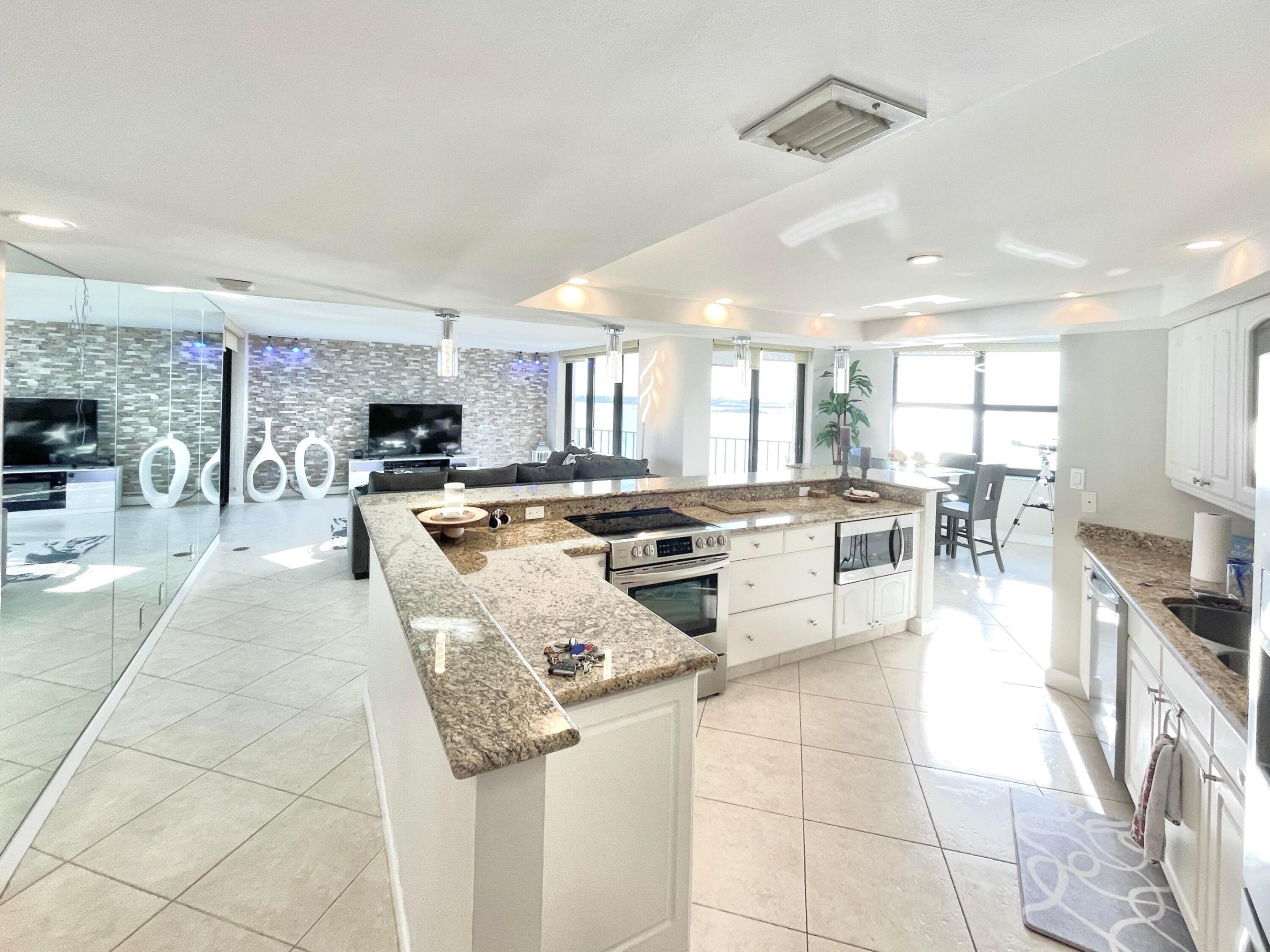 5420 N Ocean Drive 906 Property Photo 4