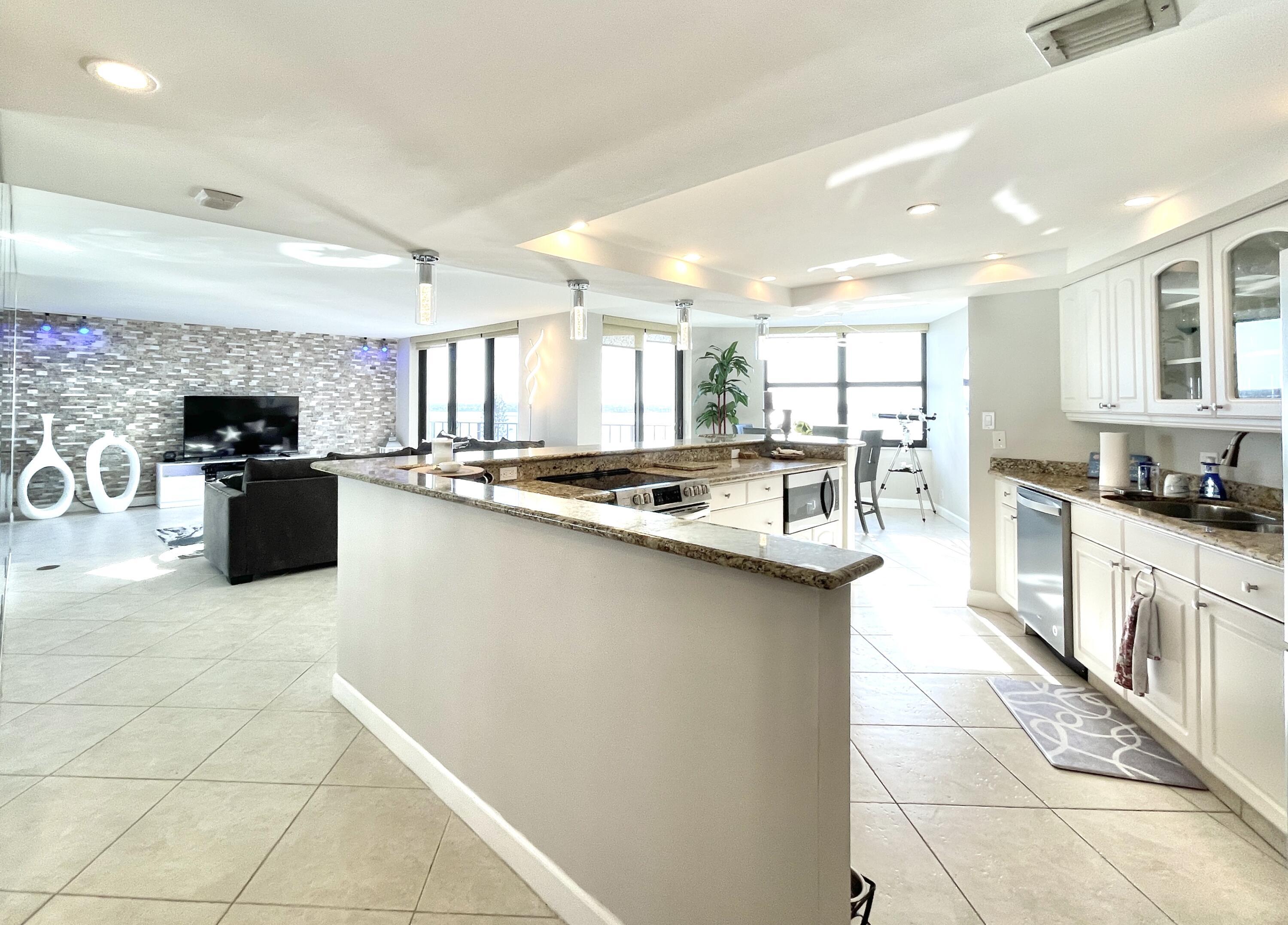 5420 N Ocean Drive 906 Property Photo 5