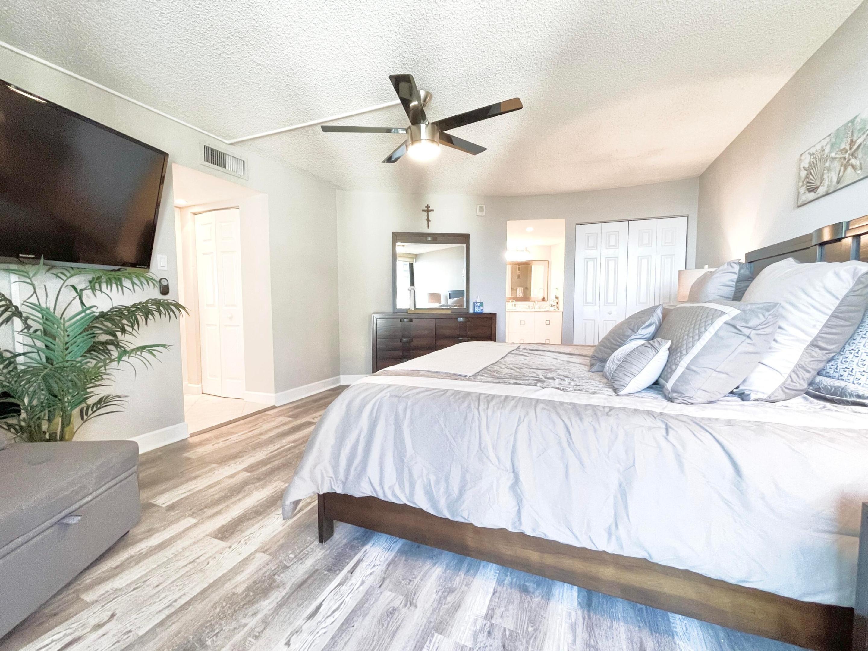 5420 N Ocean Drive 906 Property Photo 17