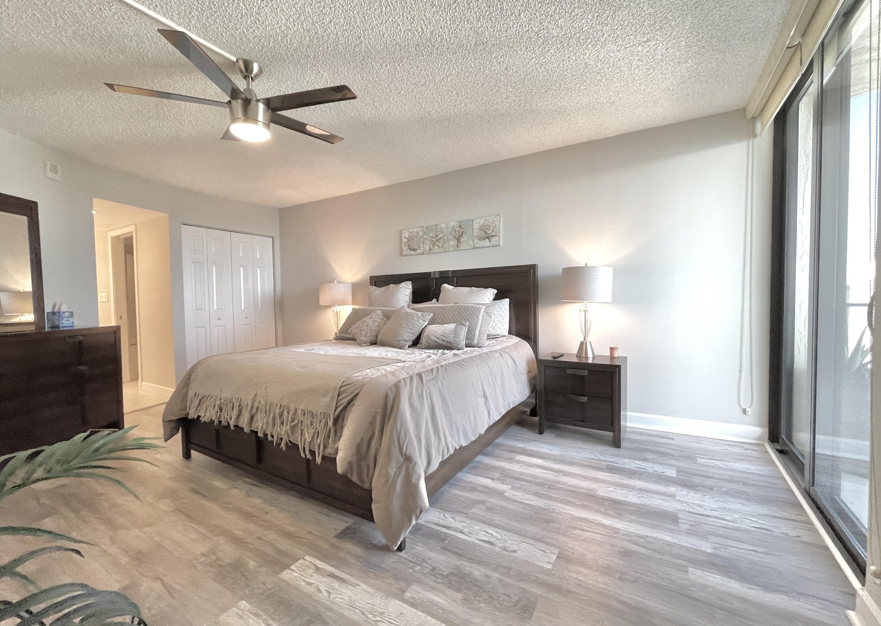 5420 N Ocean Drive 906 Property Photo 18