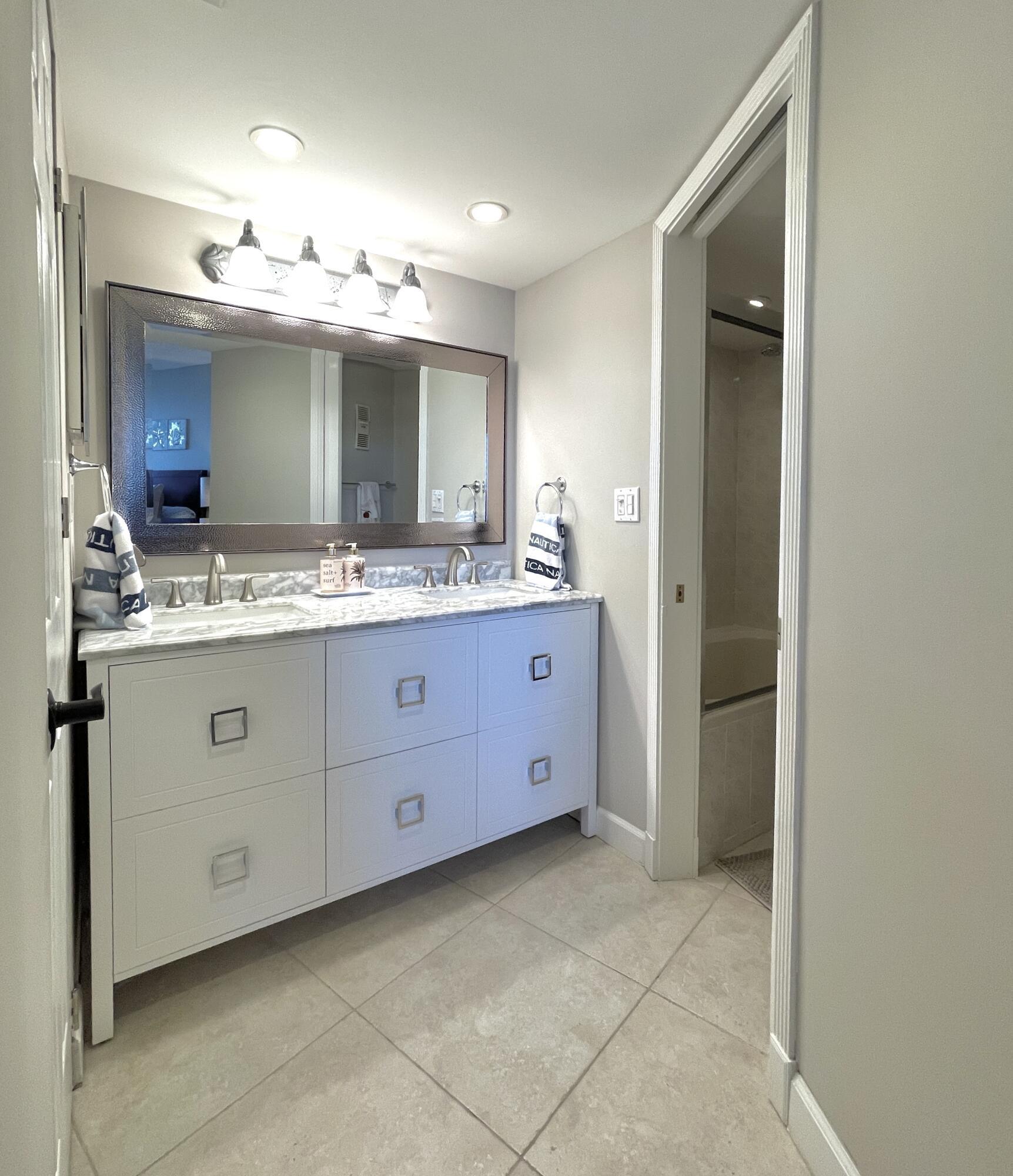 5420 N Ocean Drive 906 Property Photo 22