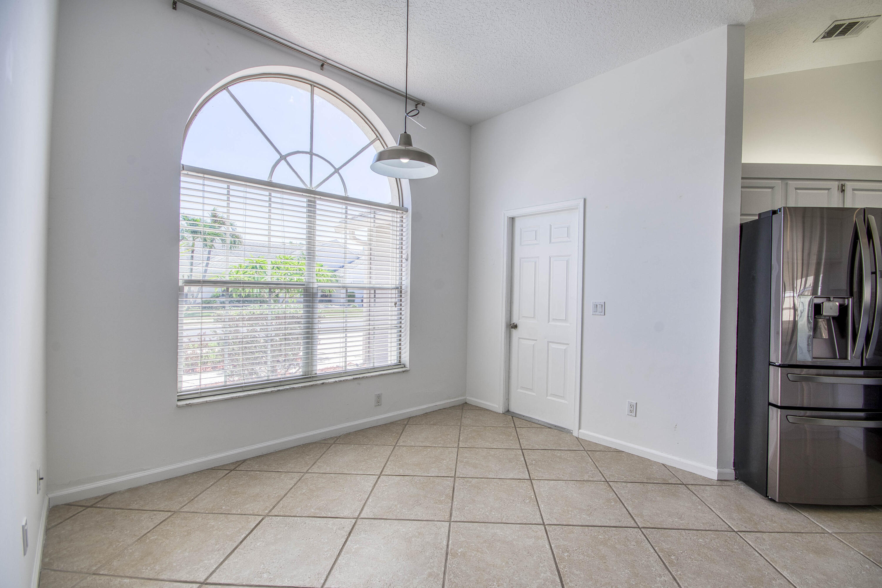 252 Moccasin Trail W Property Photo 4