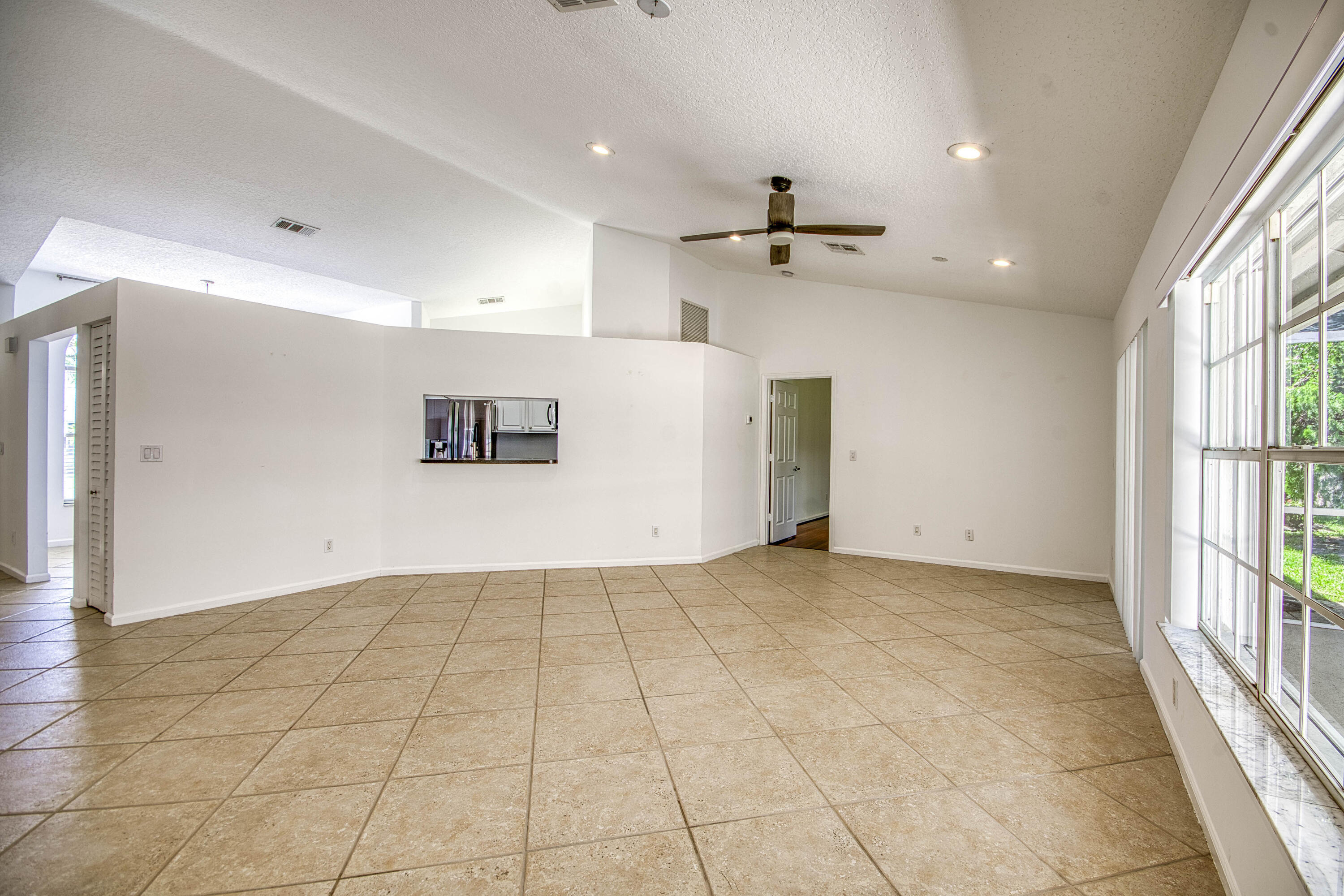 252 Moccasin Trail W Property Photo 6