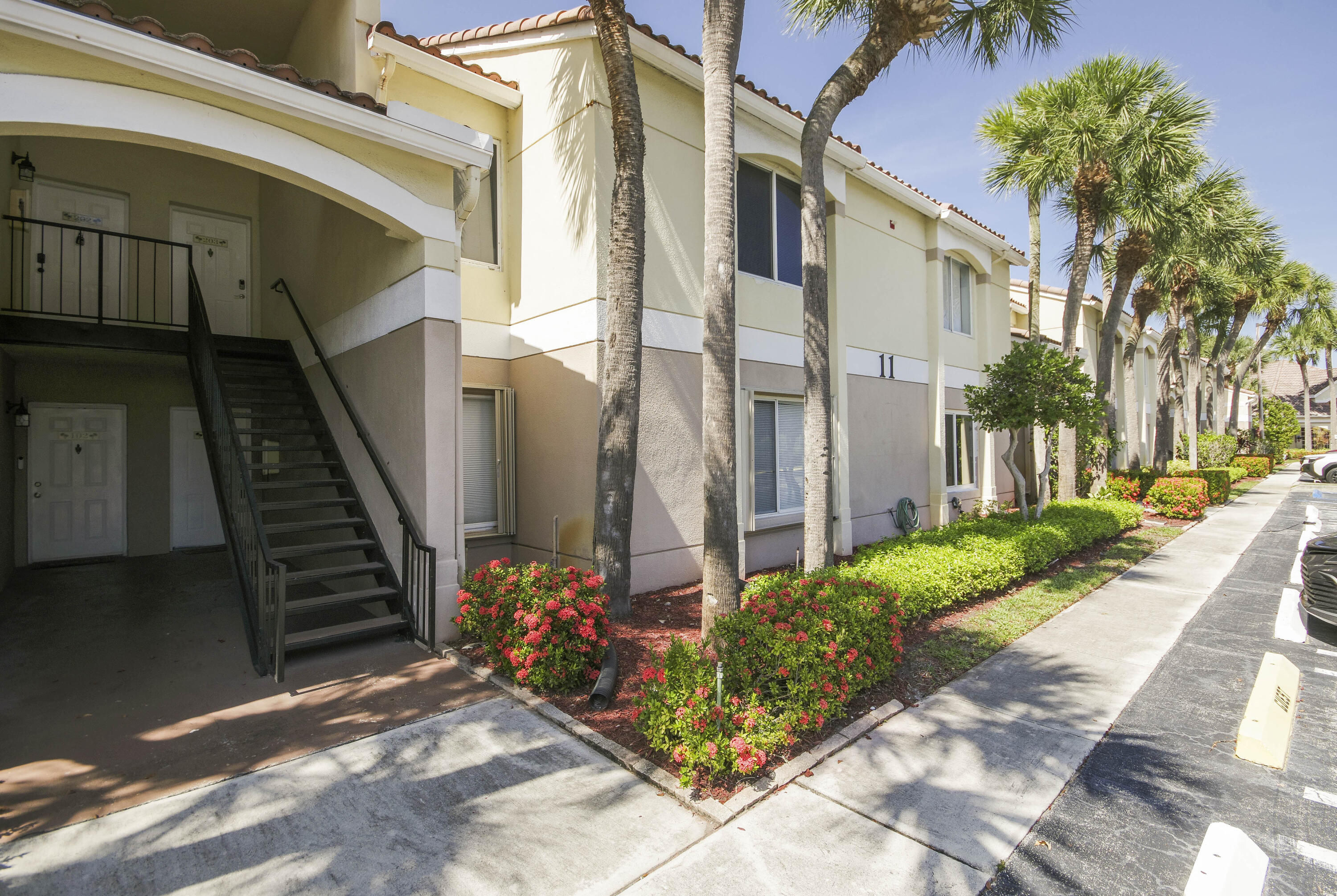 815 W Boynton Beach Boulevard 11-103 Property Photo 1