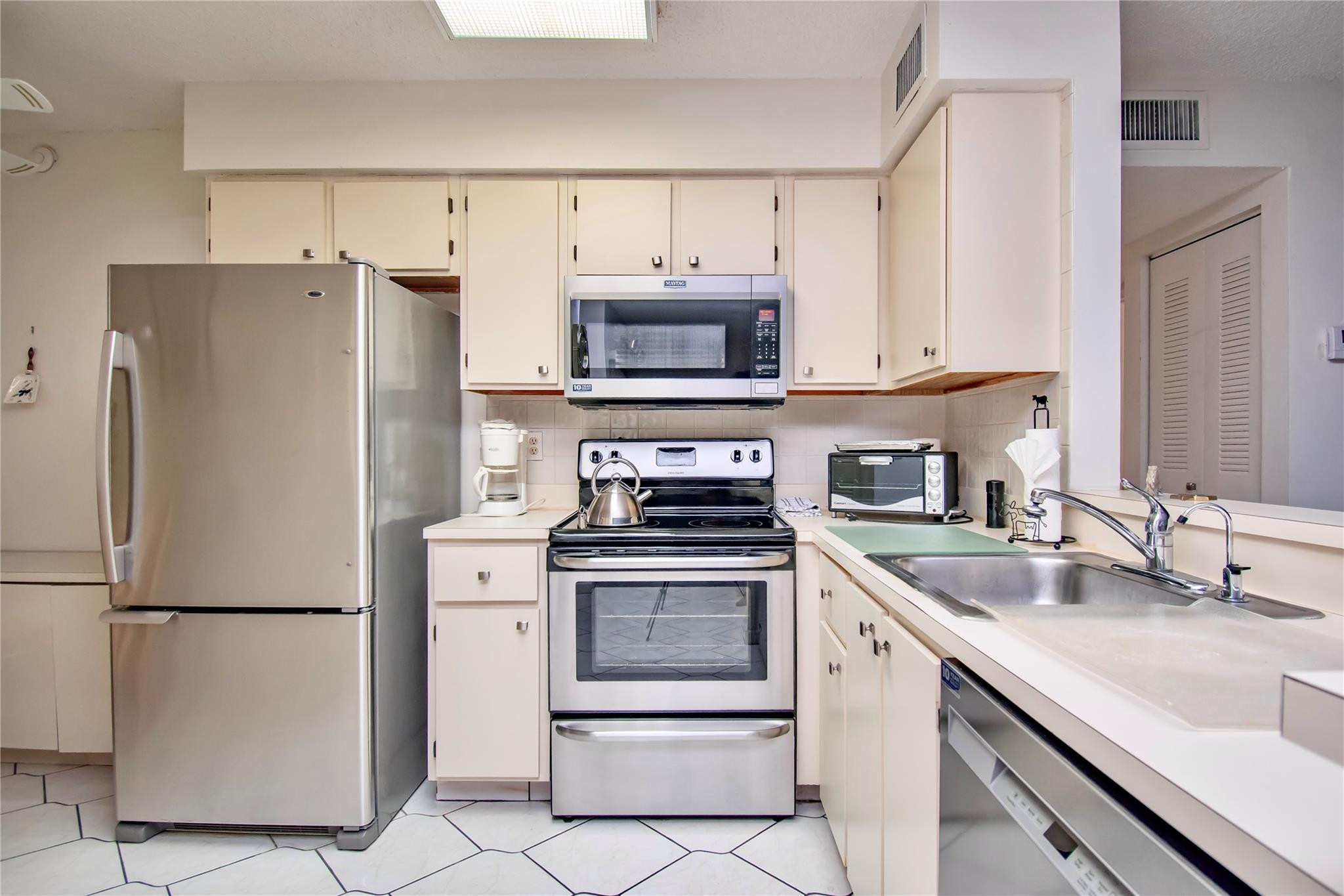 14895 Builtmore Way Property Photo 3