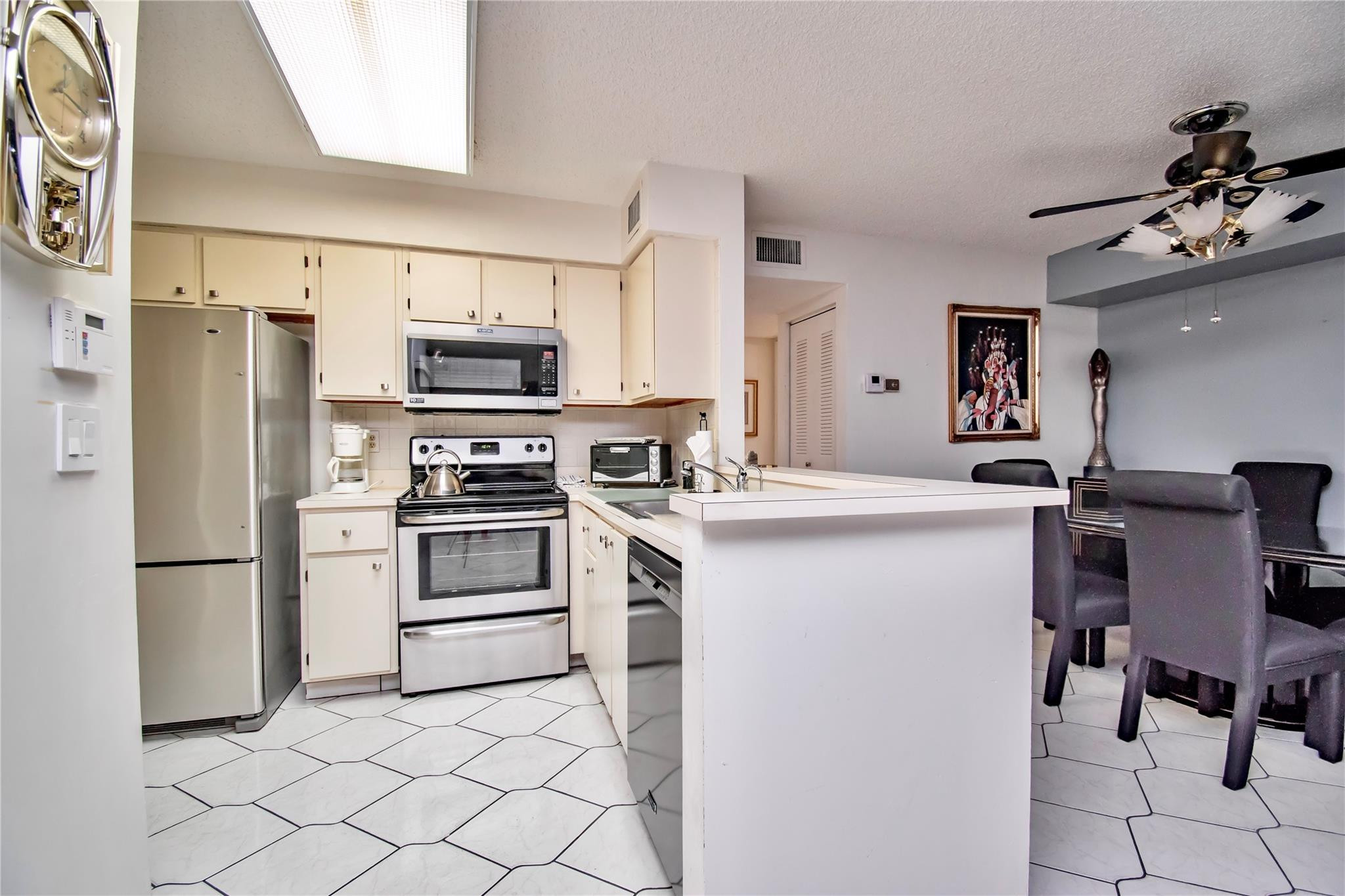 14895 Builtmore Way Property Photo 4
