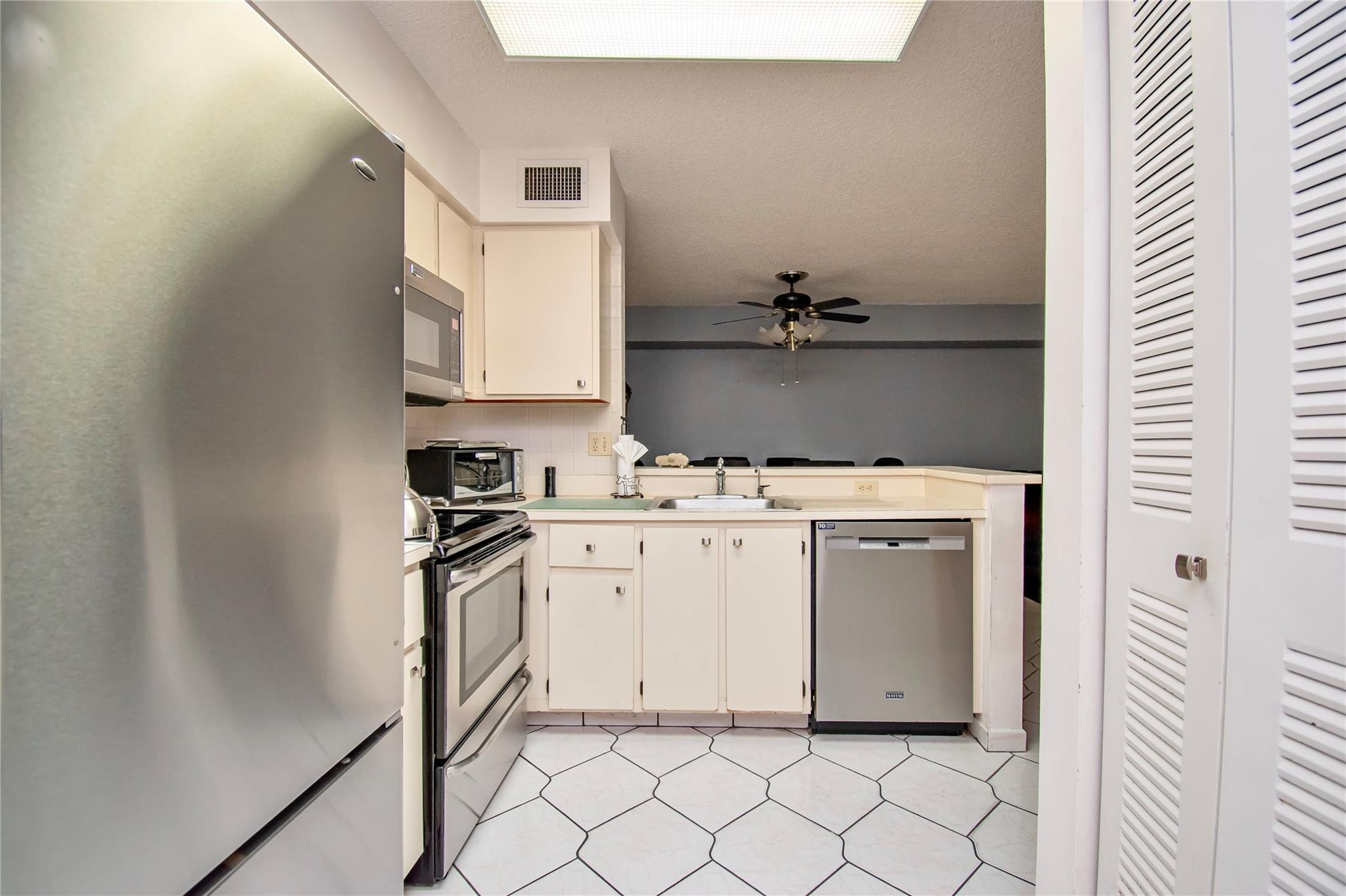 14895 Builtmore Way Property Photo 5