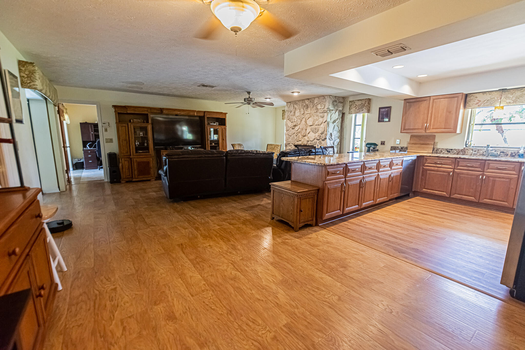 2814 Se Calvin Street Property Photo 6