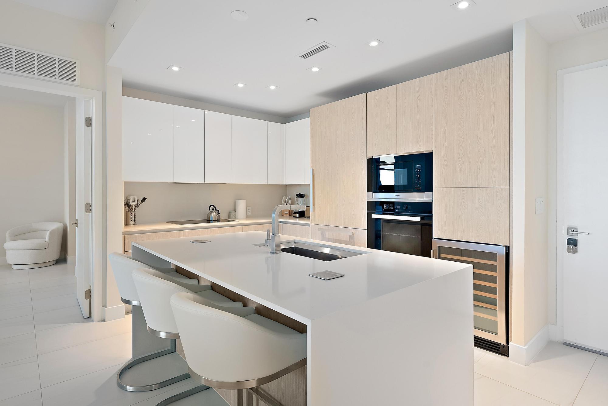 3100 N Ocean Drive 1002 Property Photo 6