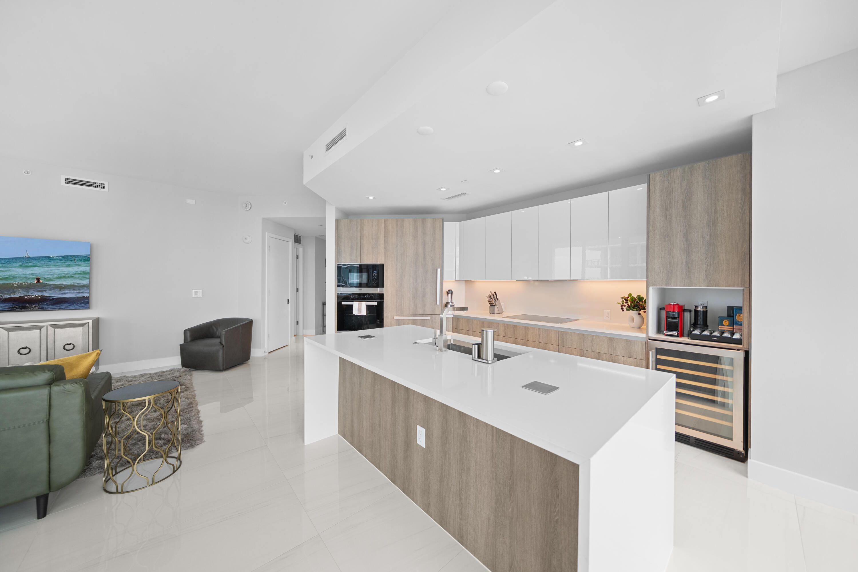 3100 N Ocean Drive H-1608 Property Photo 12