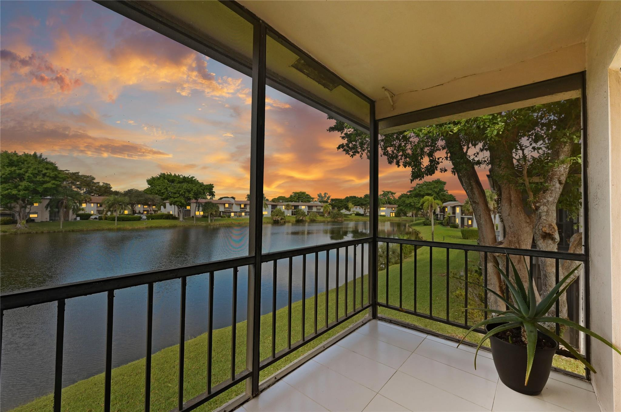 21649 Juego Circle 4 E Property Photo 1