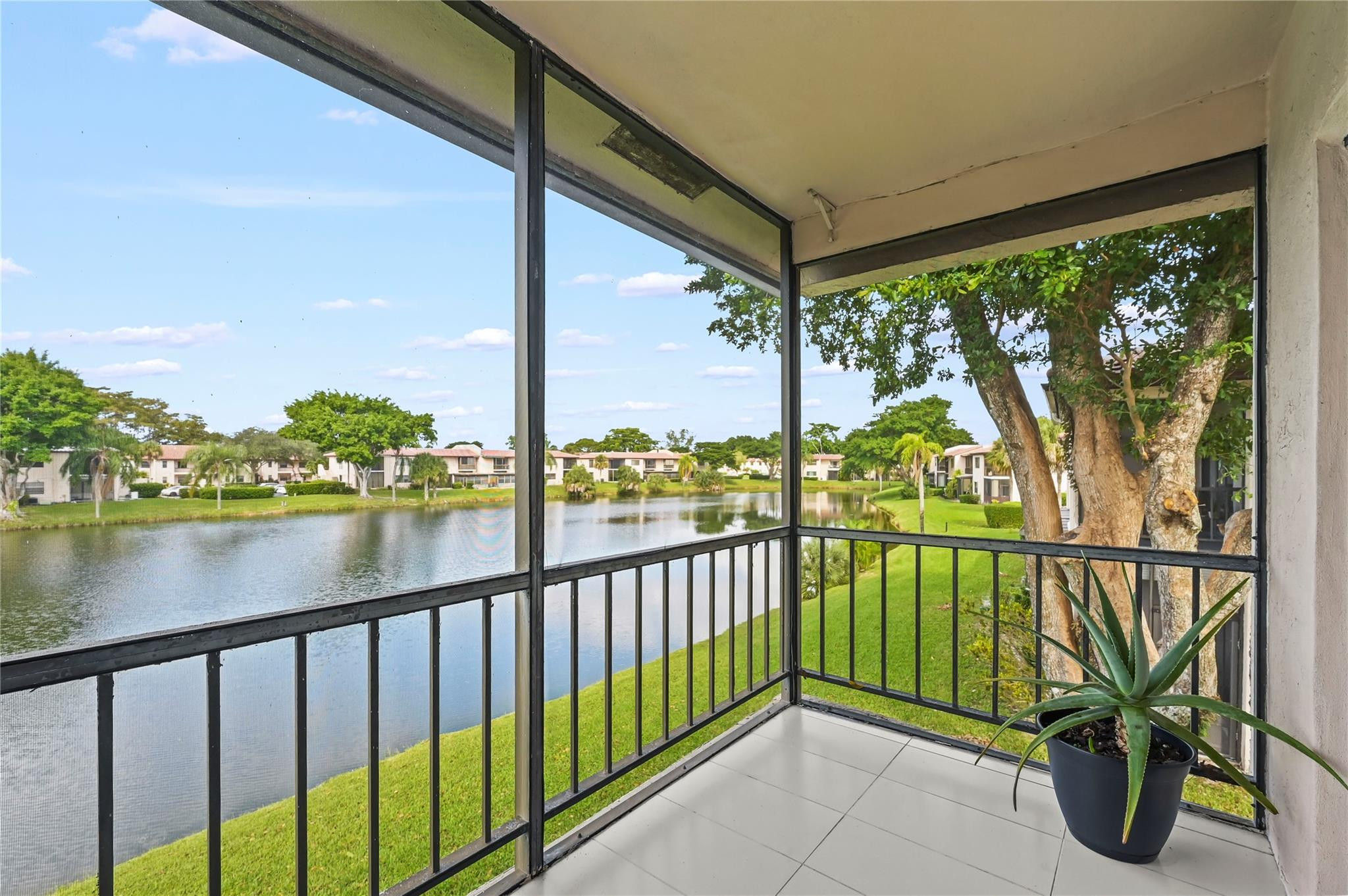 21649 Juego Circle 4 E Property Photo 14