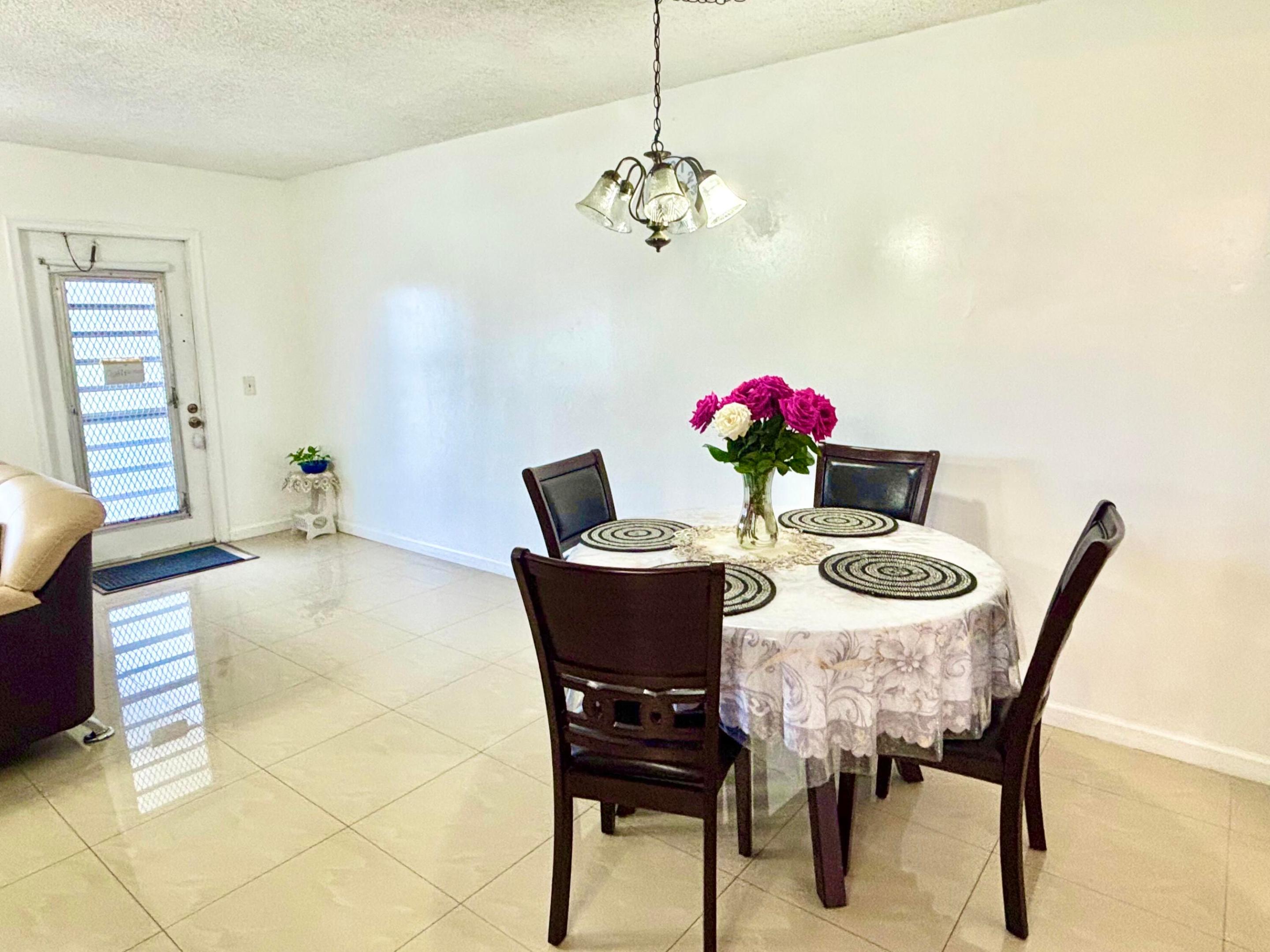 203 Farnham I Property Photo 7