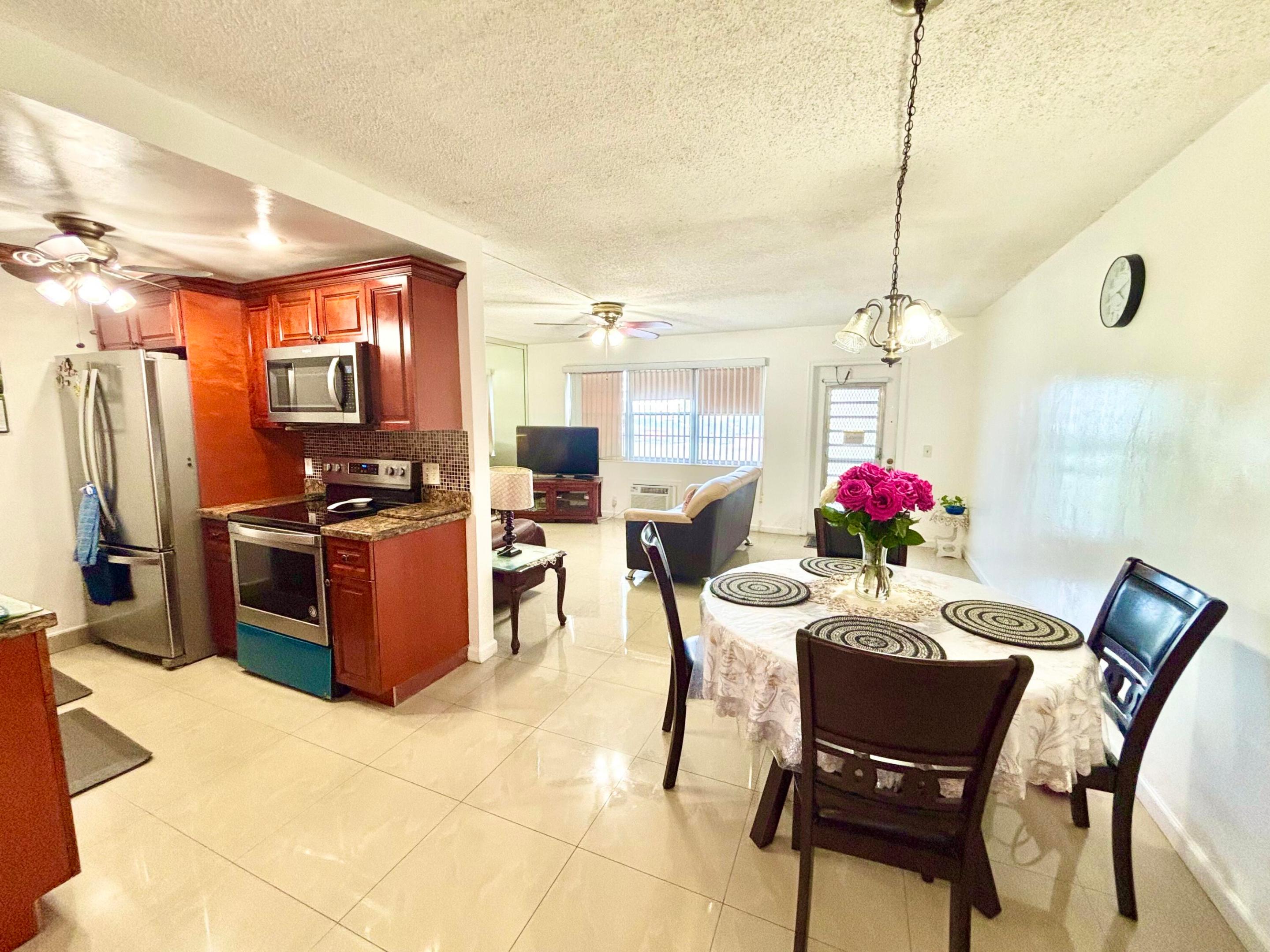 203 Farnham I Property Photo 8