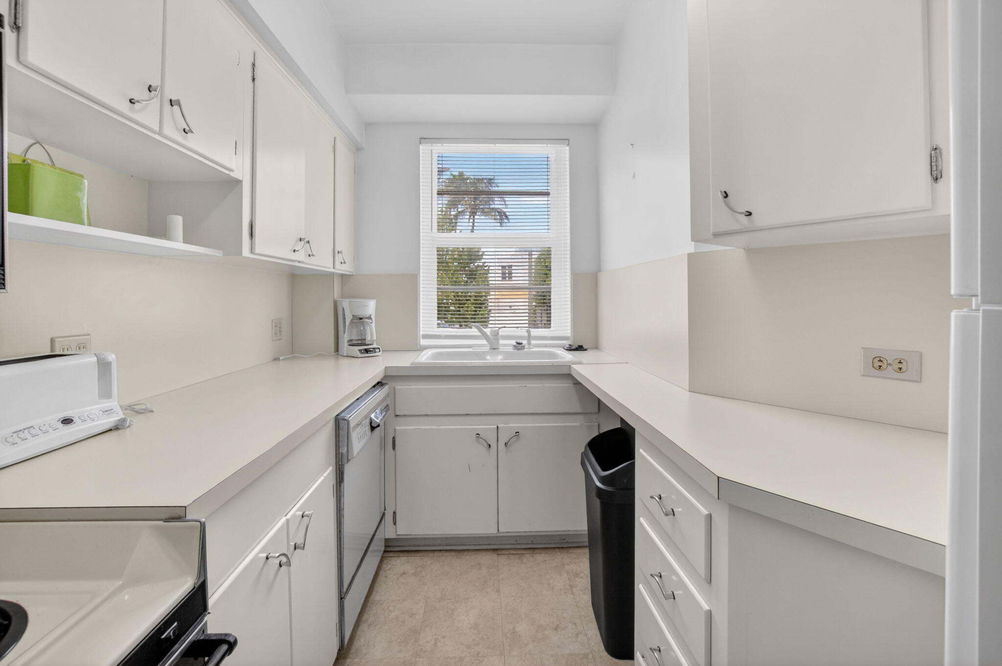 100 N Ocean Boulevard 105 Property Photo 18