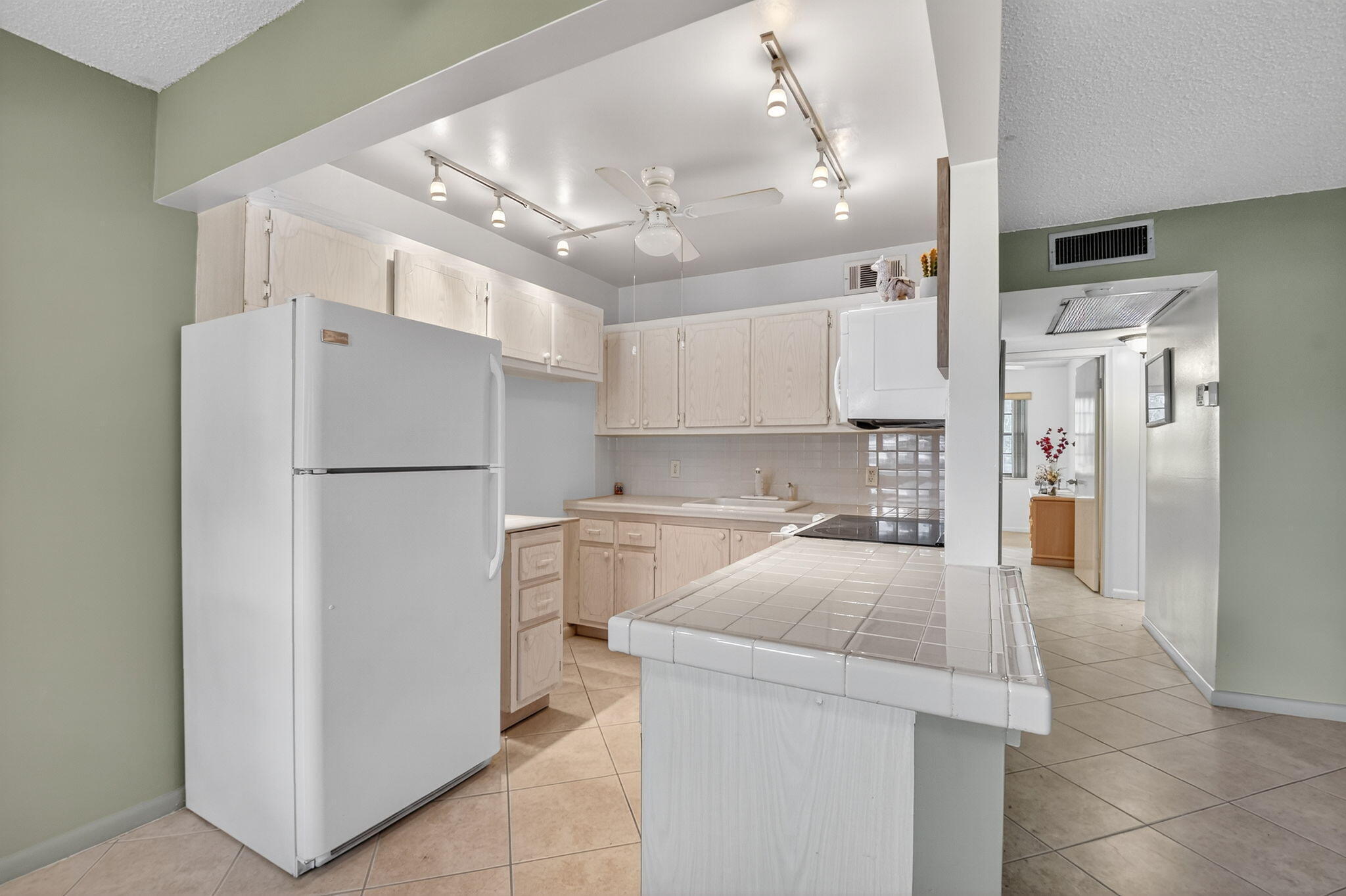 317 N Windsor N N Property Photo 6