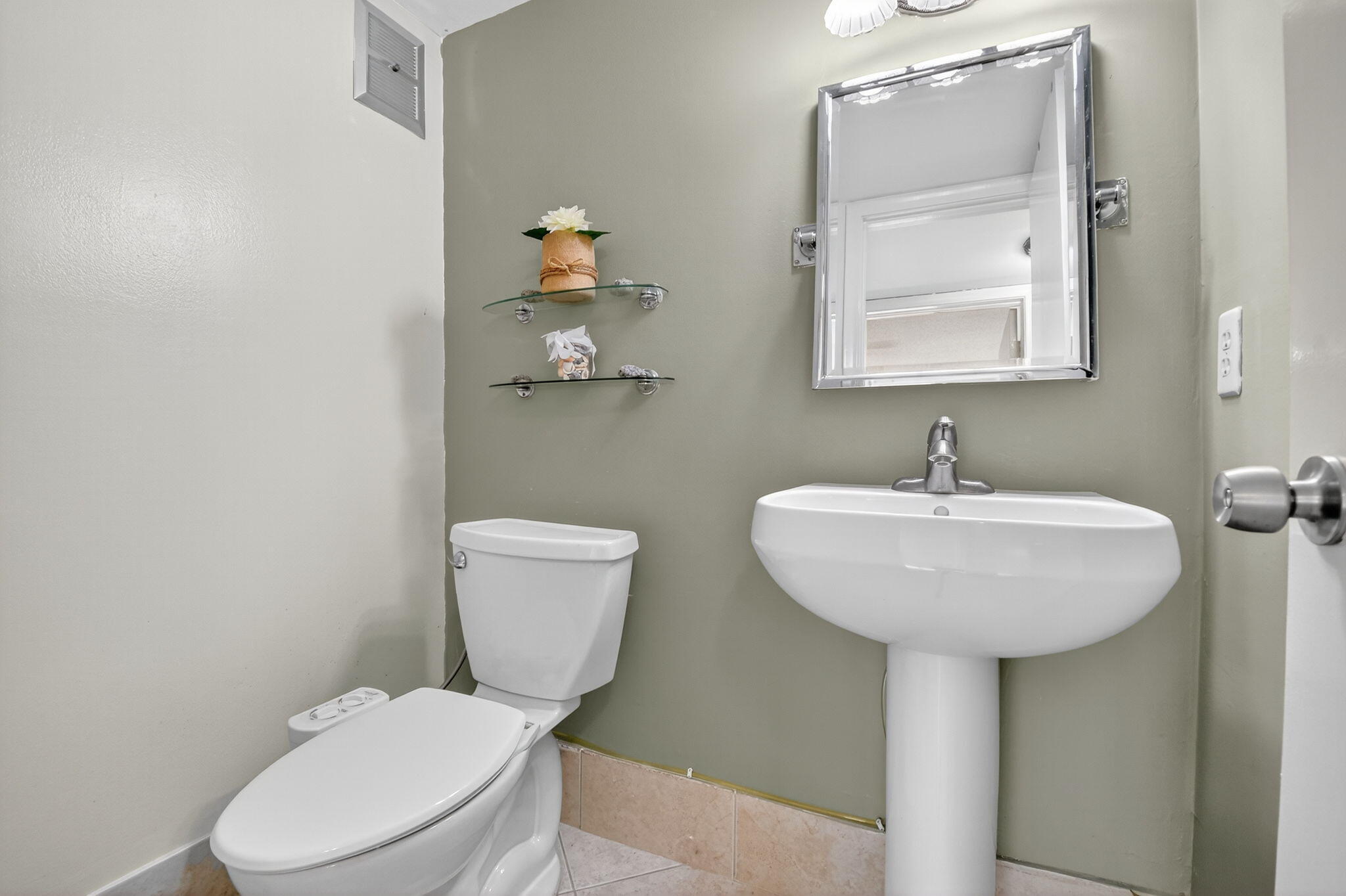 317 N Windsor N N Property Photo 10