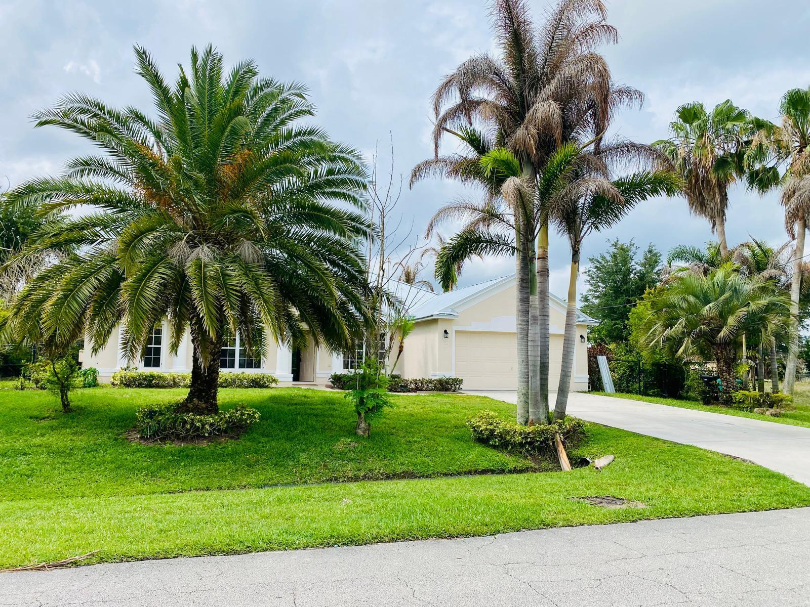 5952 NW Baynard Drive Property Photo 1