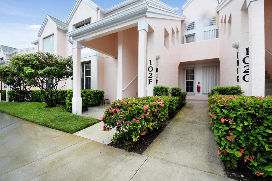 101 Muirfield Court 101-F Property Photo 1