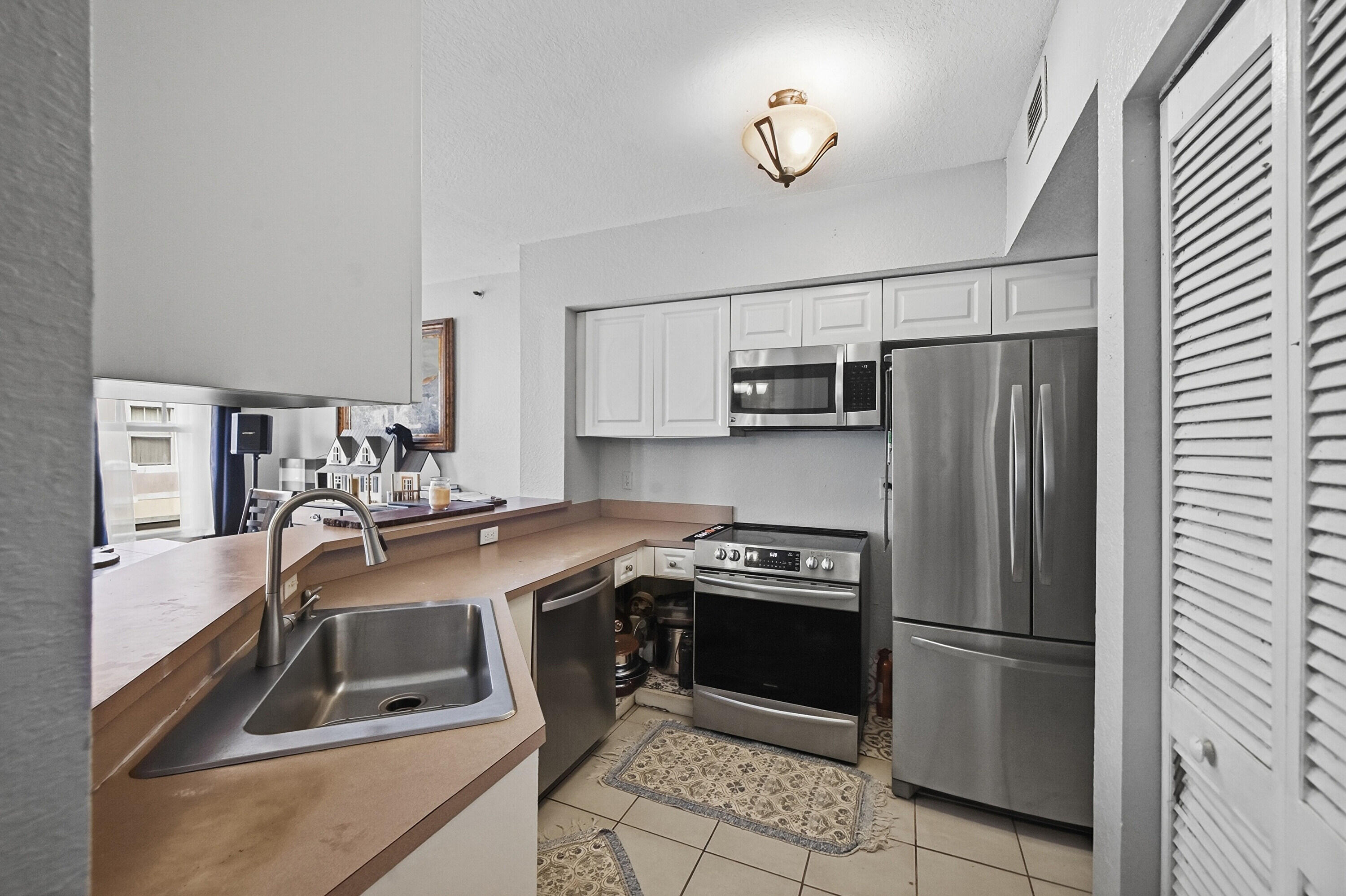6450 W Sample Road 6450 Property Photo 10