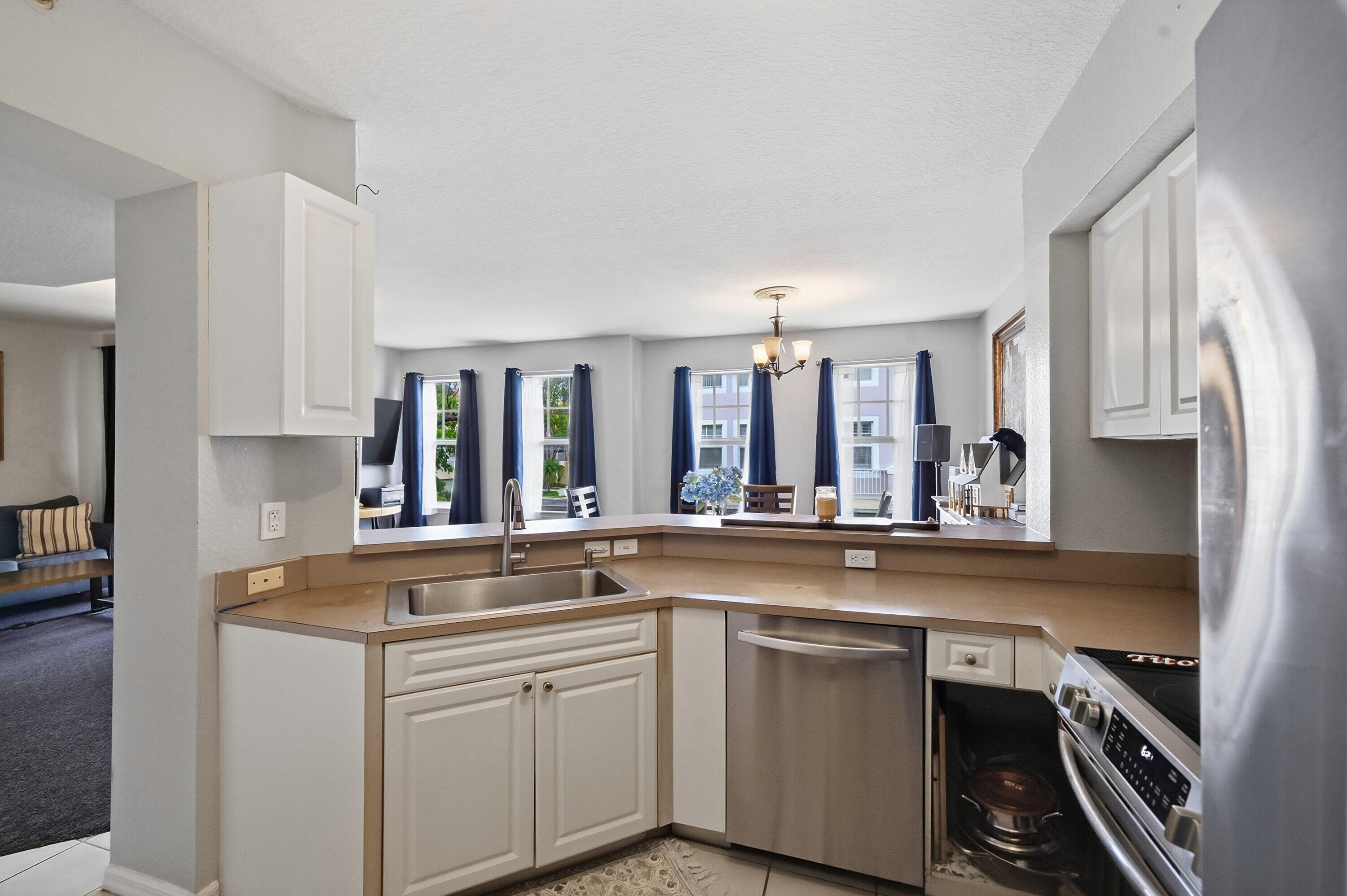 6450 W Sample Road 6450 Property Photo 11