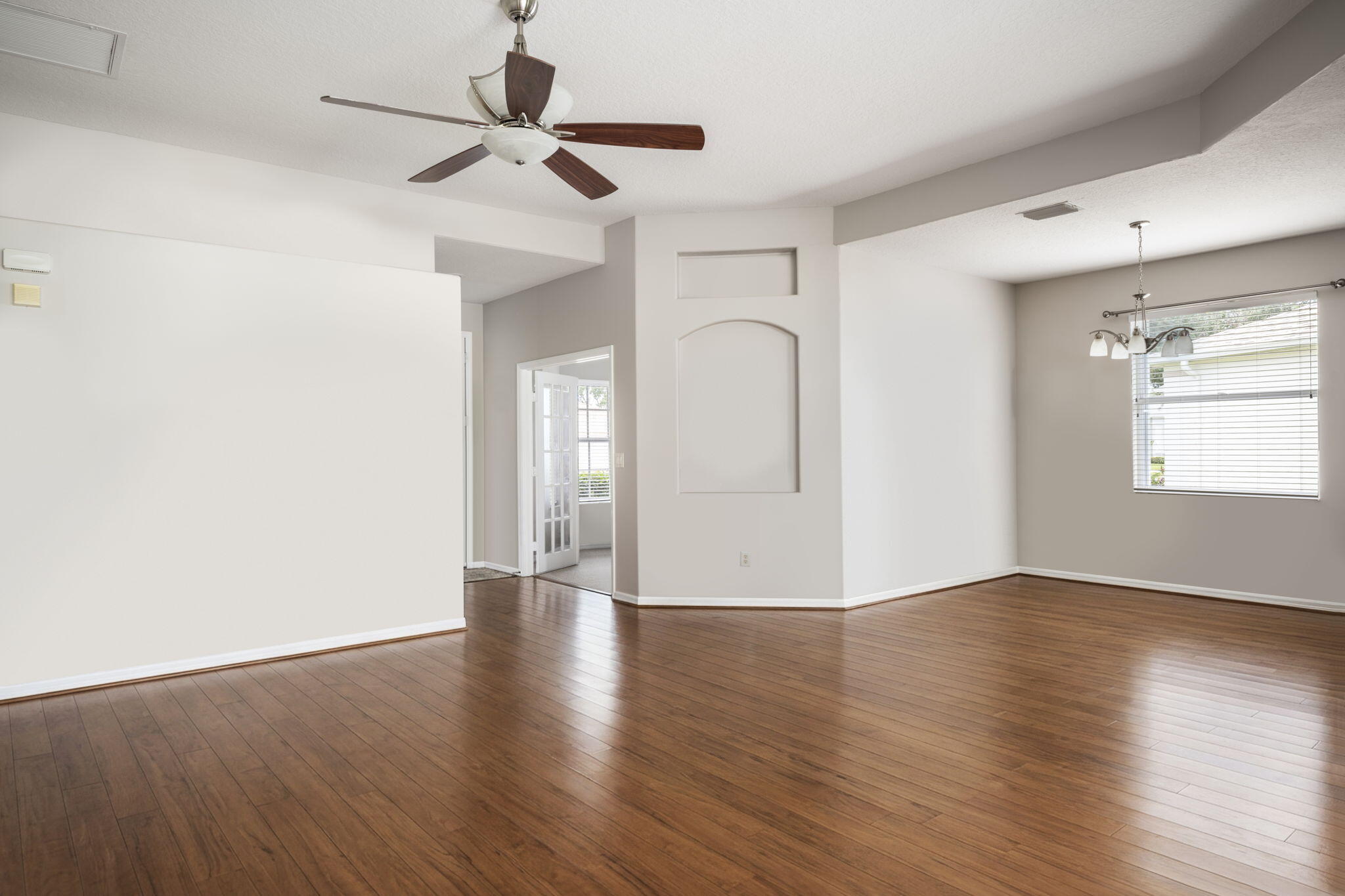 1336 Shoreline Circle Property Photo 4