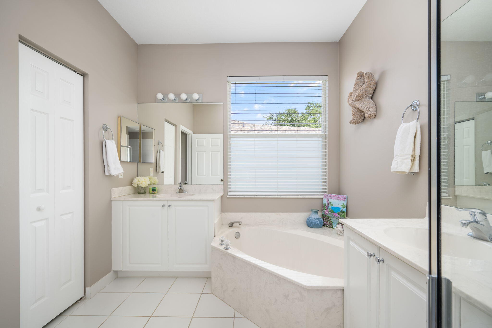 1336 Shoreline Circle Property Photo 11