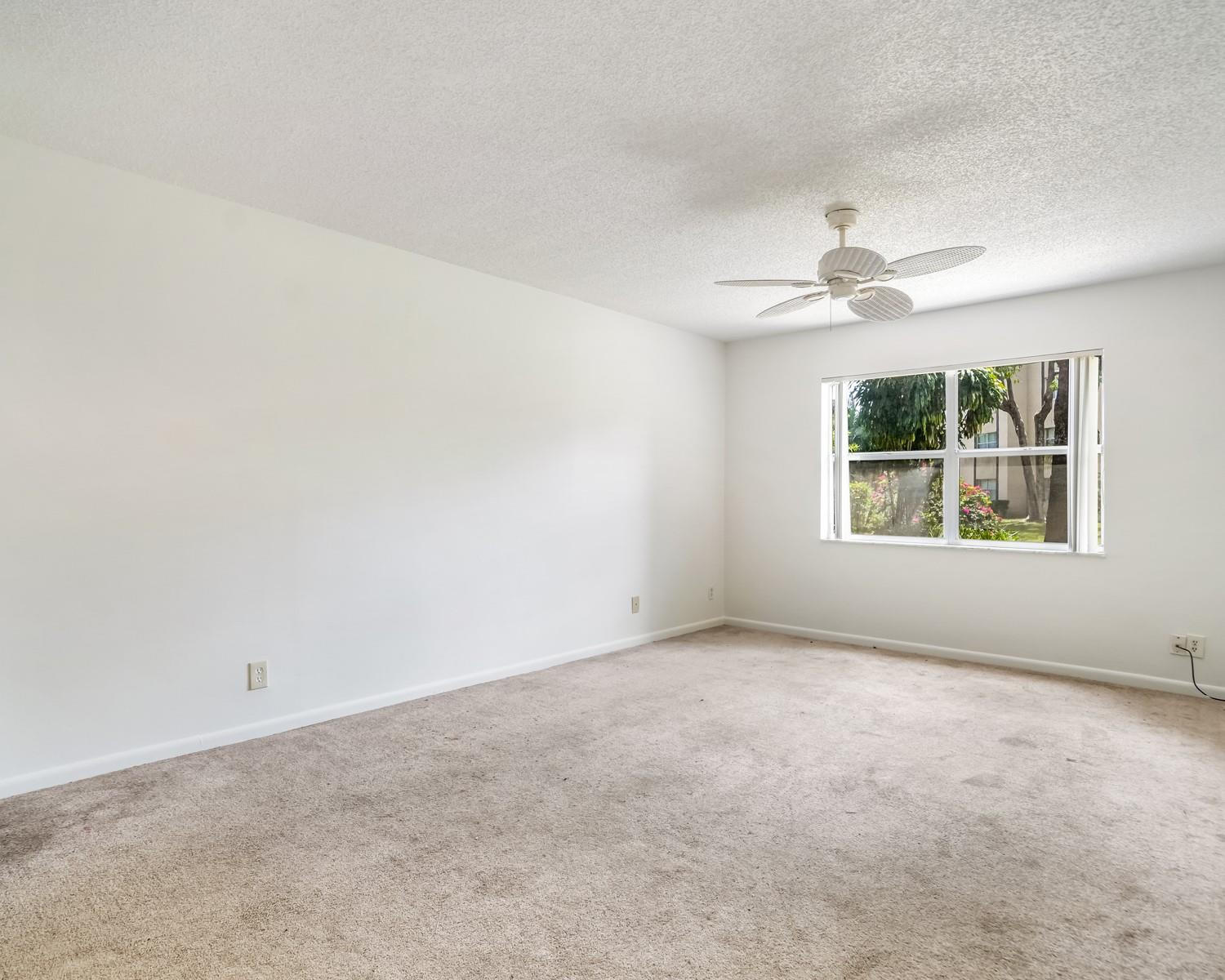 6201 N Falls Cir Drive 109 Property Photo 4