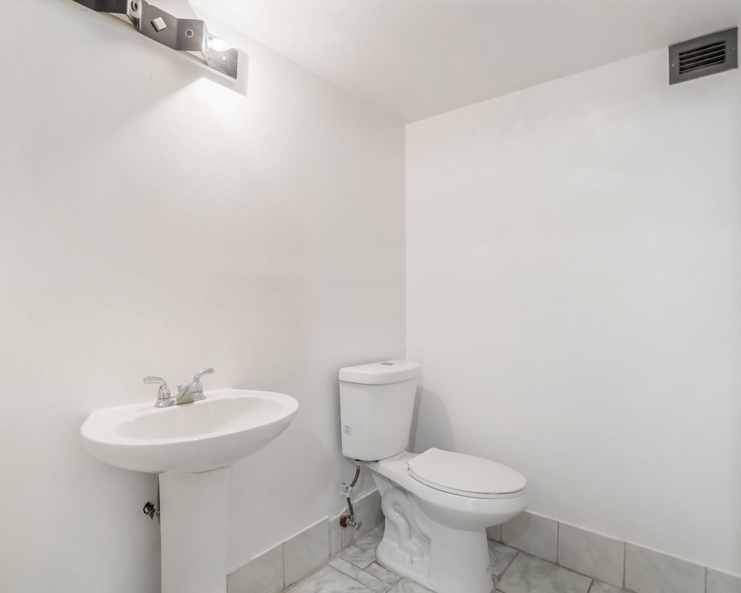 6201 N Falls Cir Drive 109 Property Photo 6