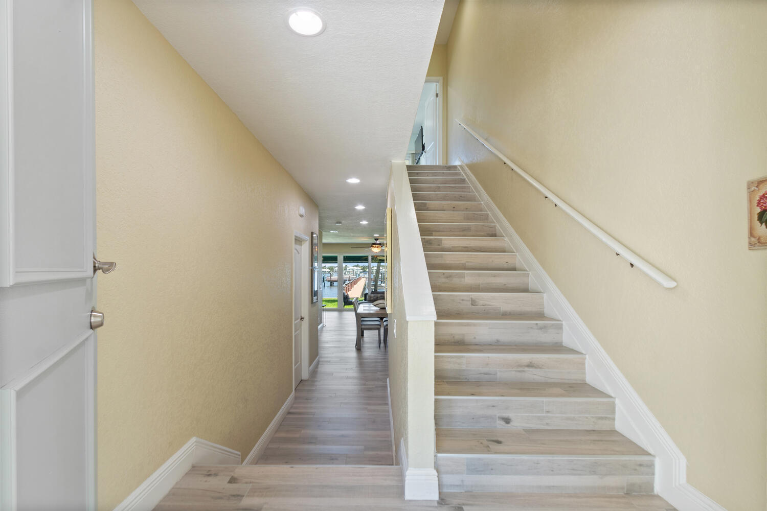 316 N Lake Drive Property Photo 2
