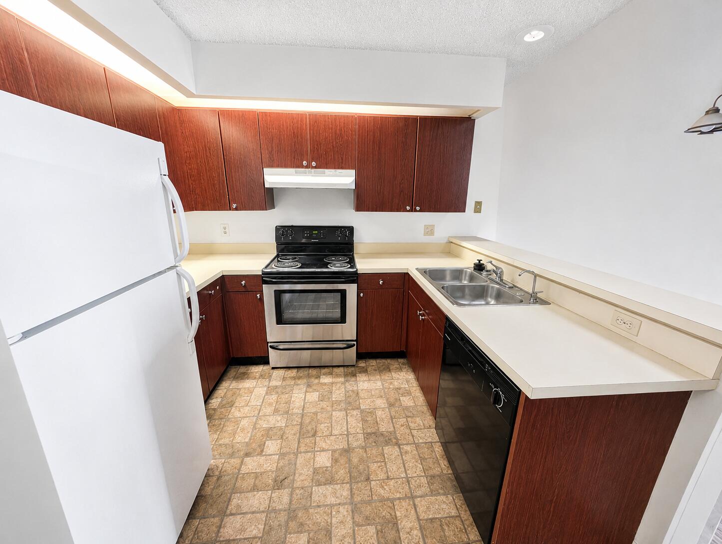 7111 Sportsmans Drive Property Photo 4