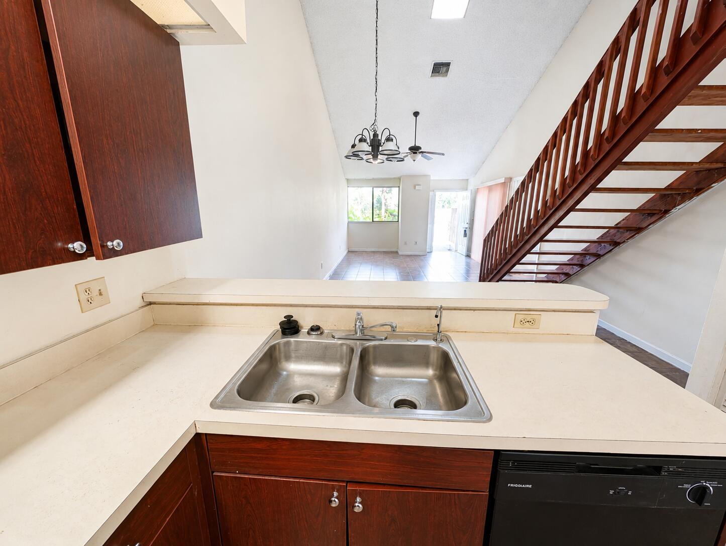 7111 Sportsmans Drive Property Photo 6