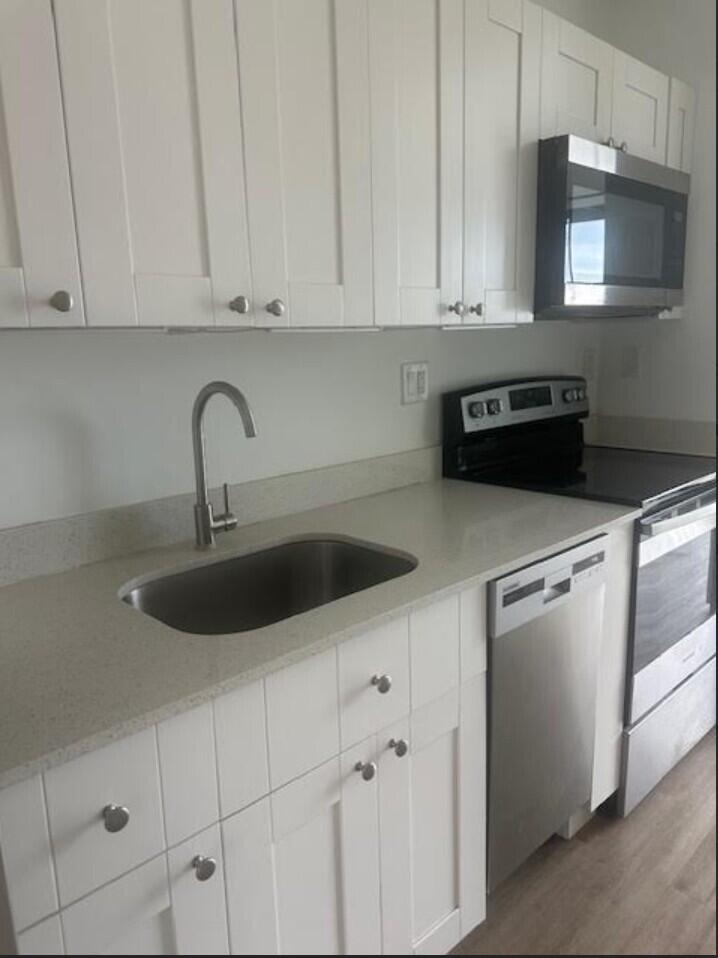4100 SW 64th Avenue 313 Property Photo 1