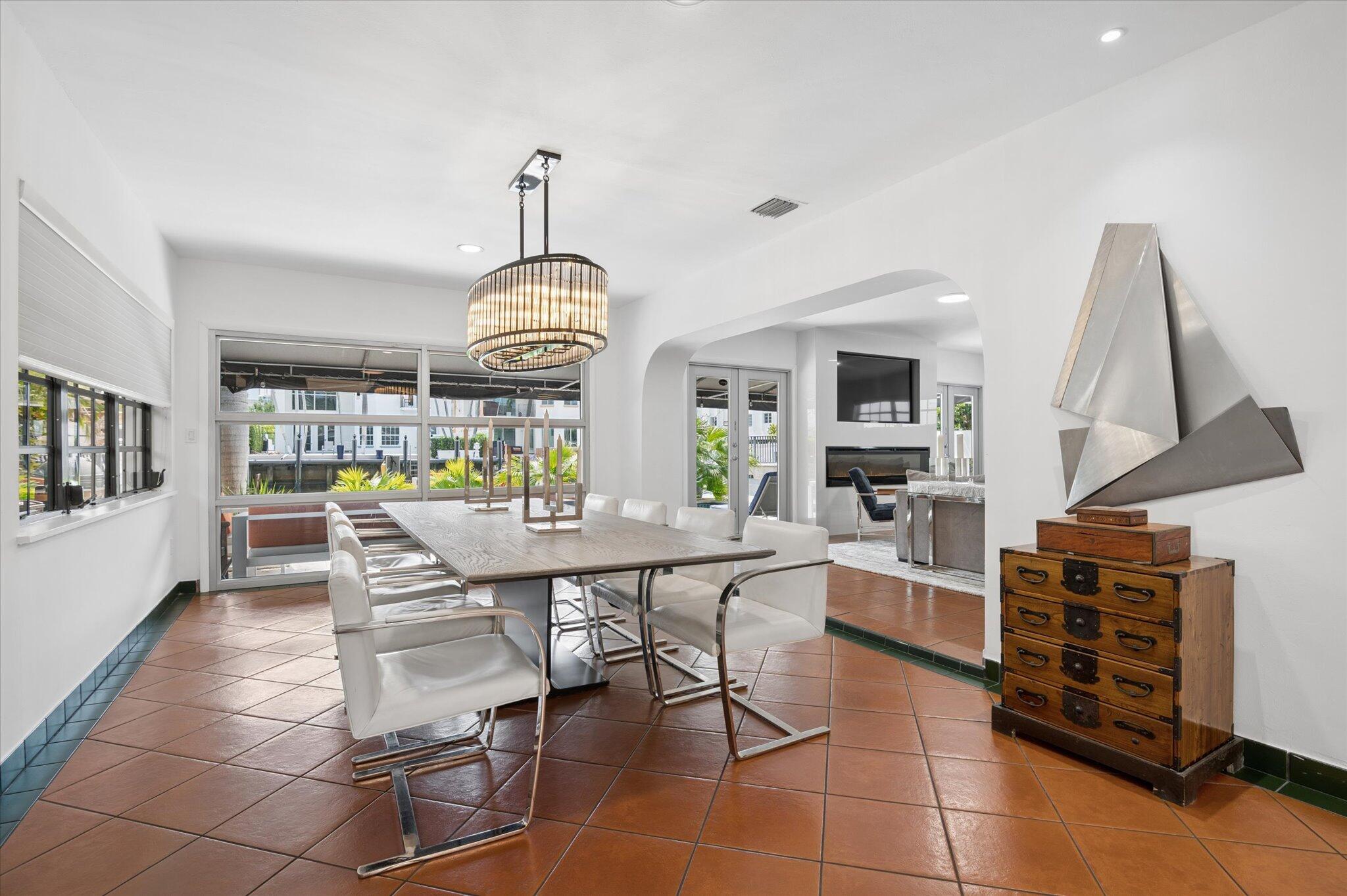 325 Coconut Isle Drive Property Photo 1