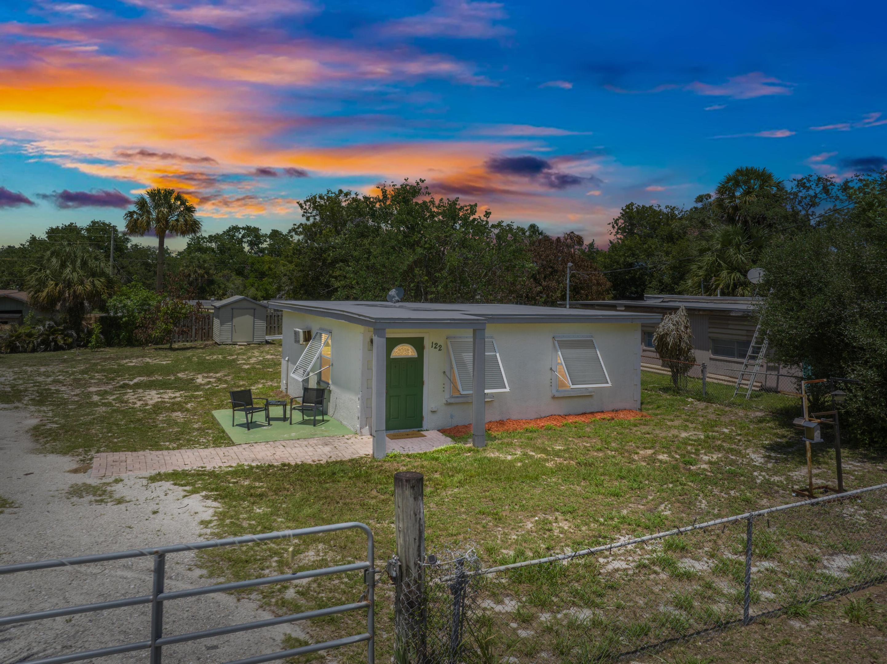 122 Julian Drive Property Photo 1