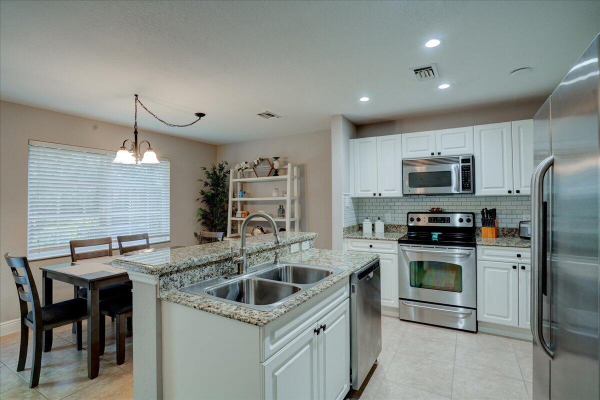 6633 Old Farm Trail Property Photo 6