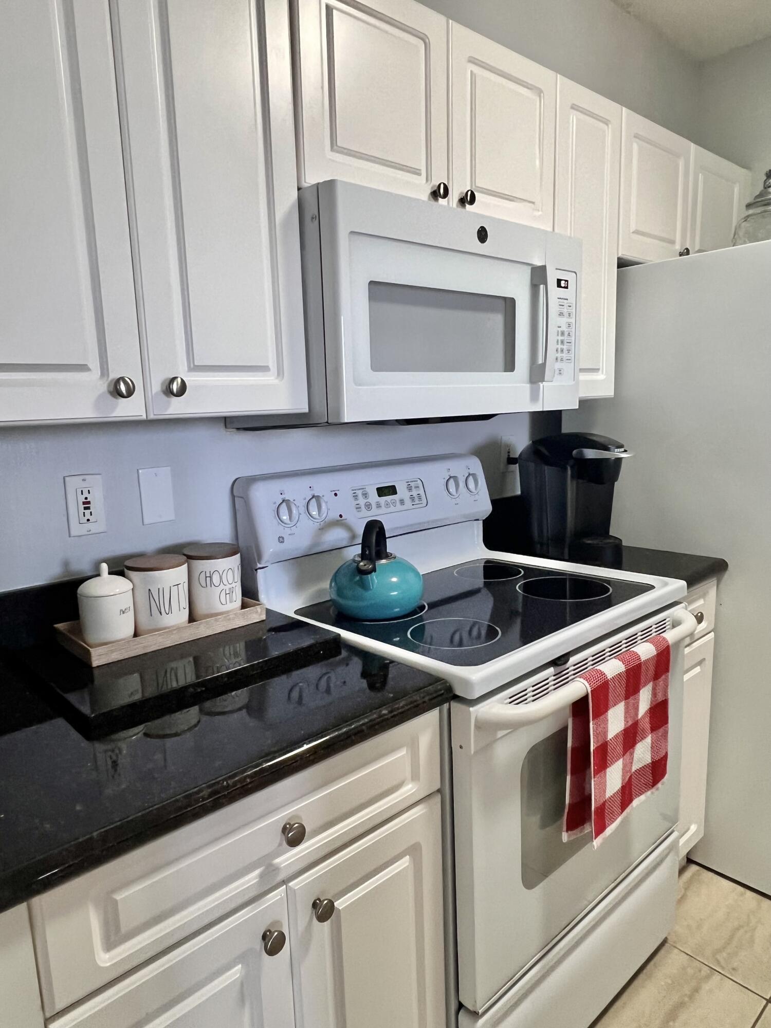 651 Okeechobee Boulevard 706 Property Photo 17