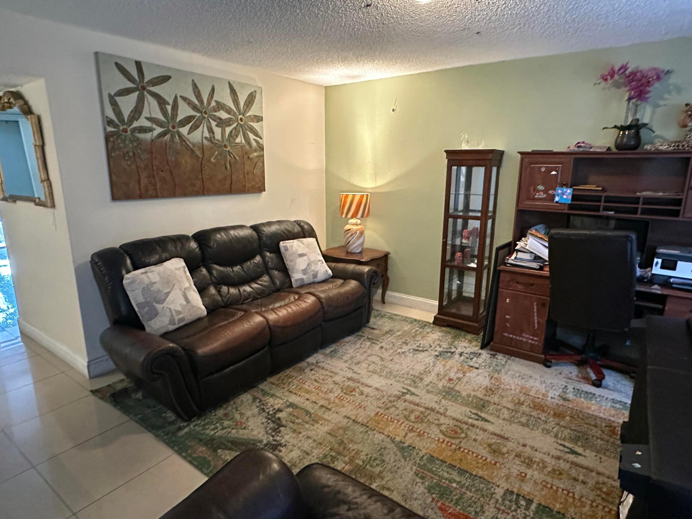 7424 Nw 75th Street Property Photo 6