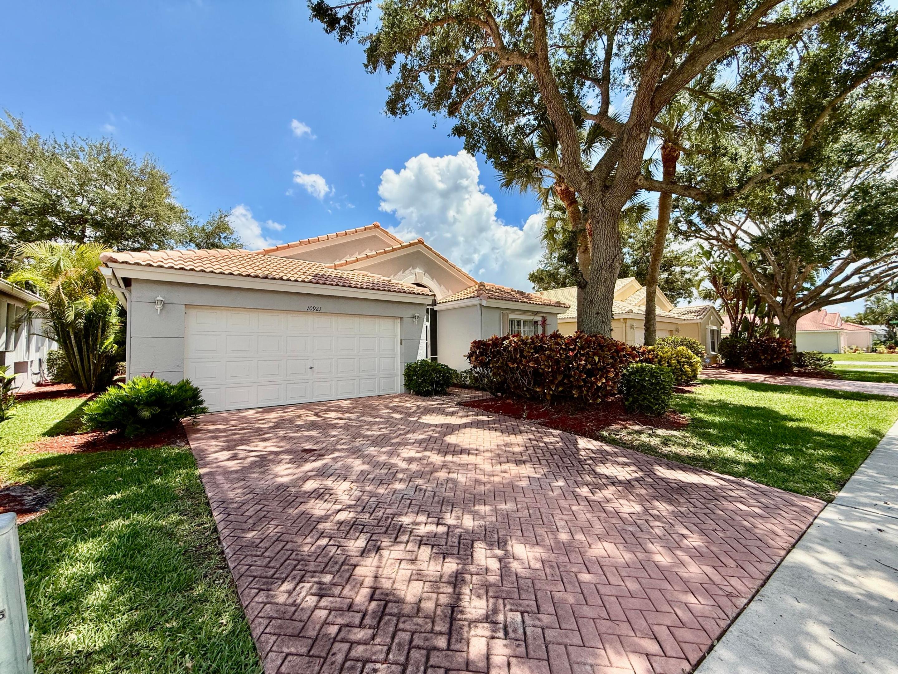 10921 Royal Caribbean Circle Property Photo 2