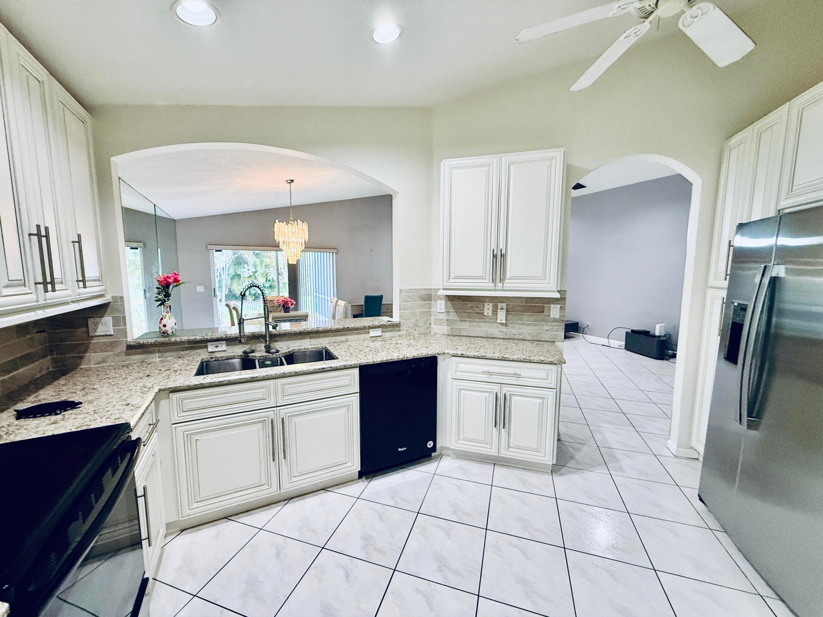 10921 Royal Caribbean Circle Property Photo 5