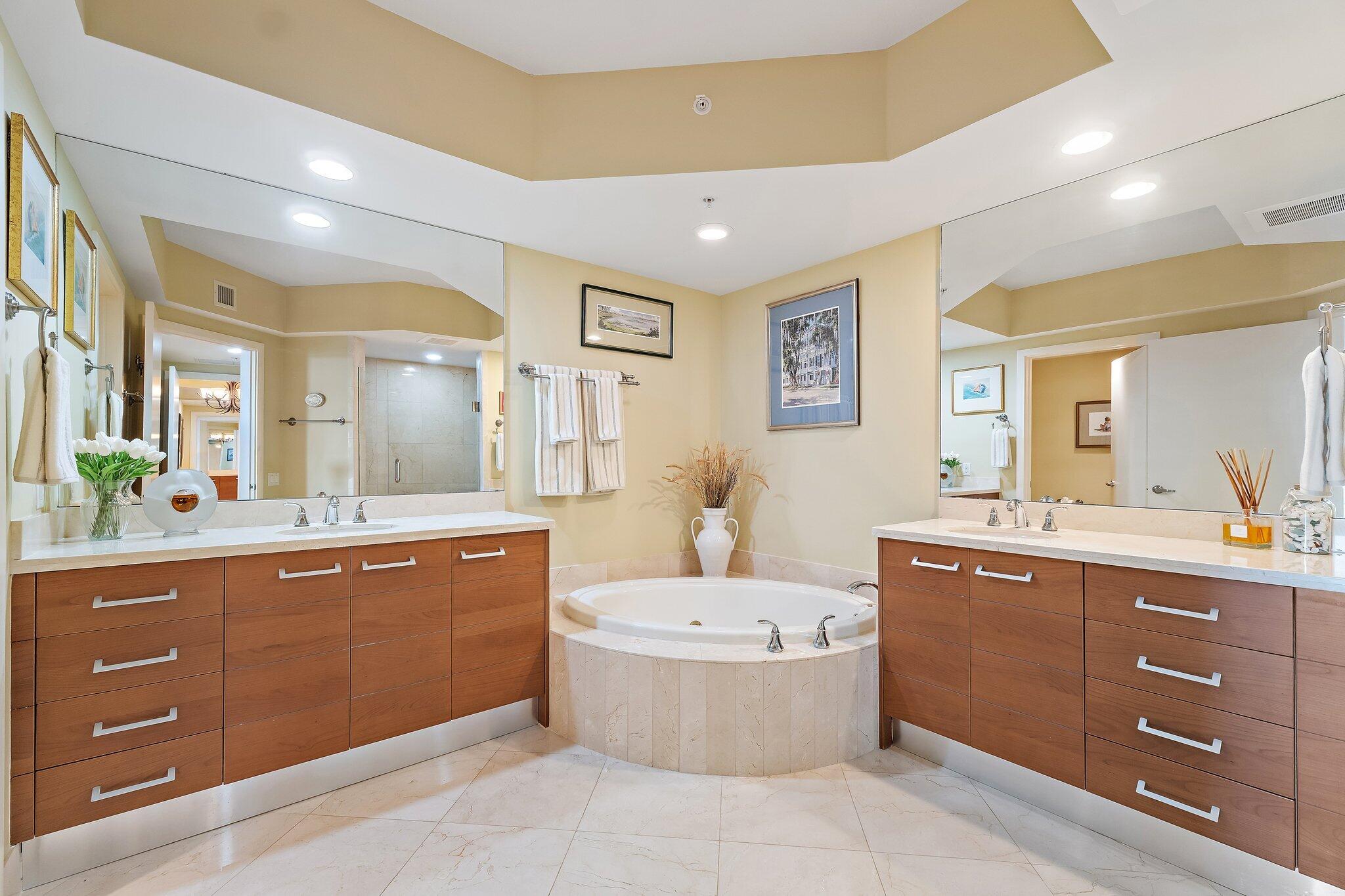 3620 Gardens Parkway 902b Property Photo 14