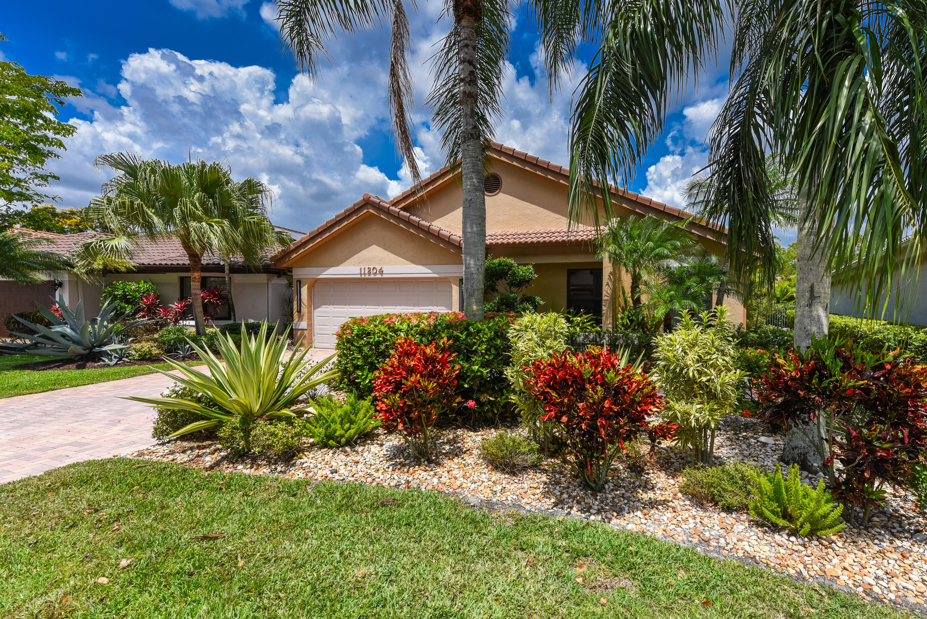 11204 Cloverleaf Circle Property Photo 4