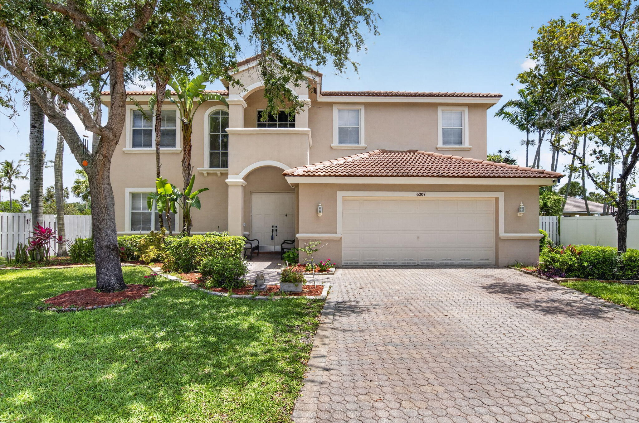 6207 Shadow Tree Lane Property Photo 1