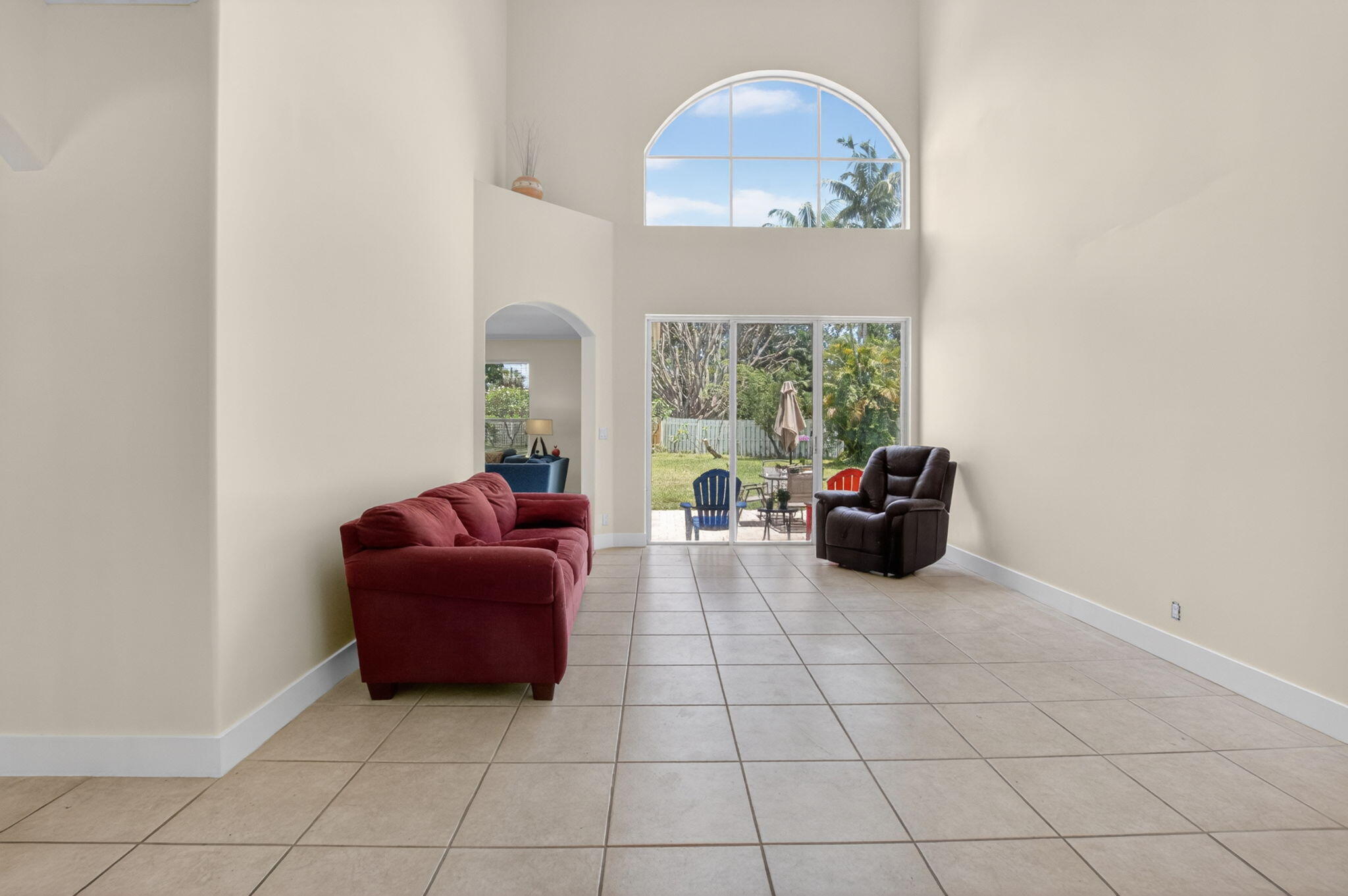 6207 Shadow Tree Lane Property Photo 4