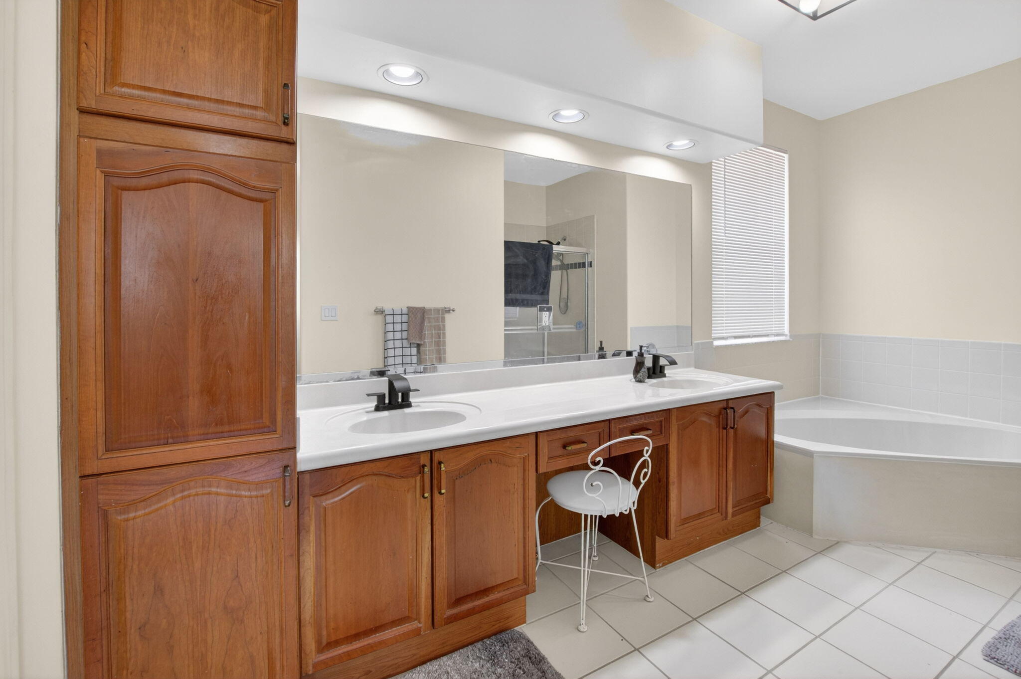6207 Shadow Tree Lane Property Photo 29